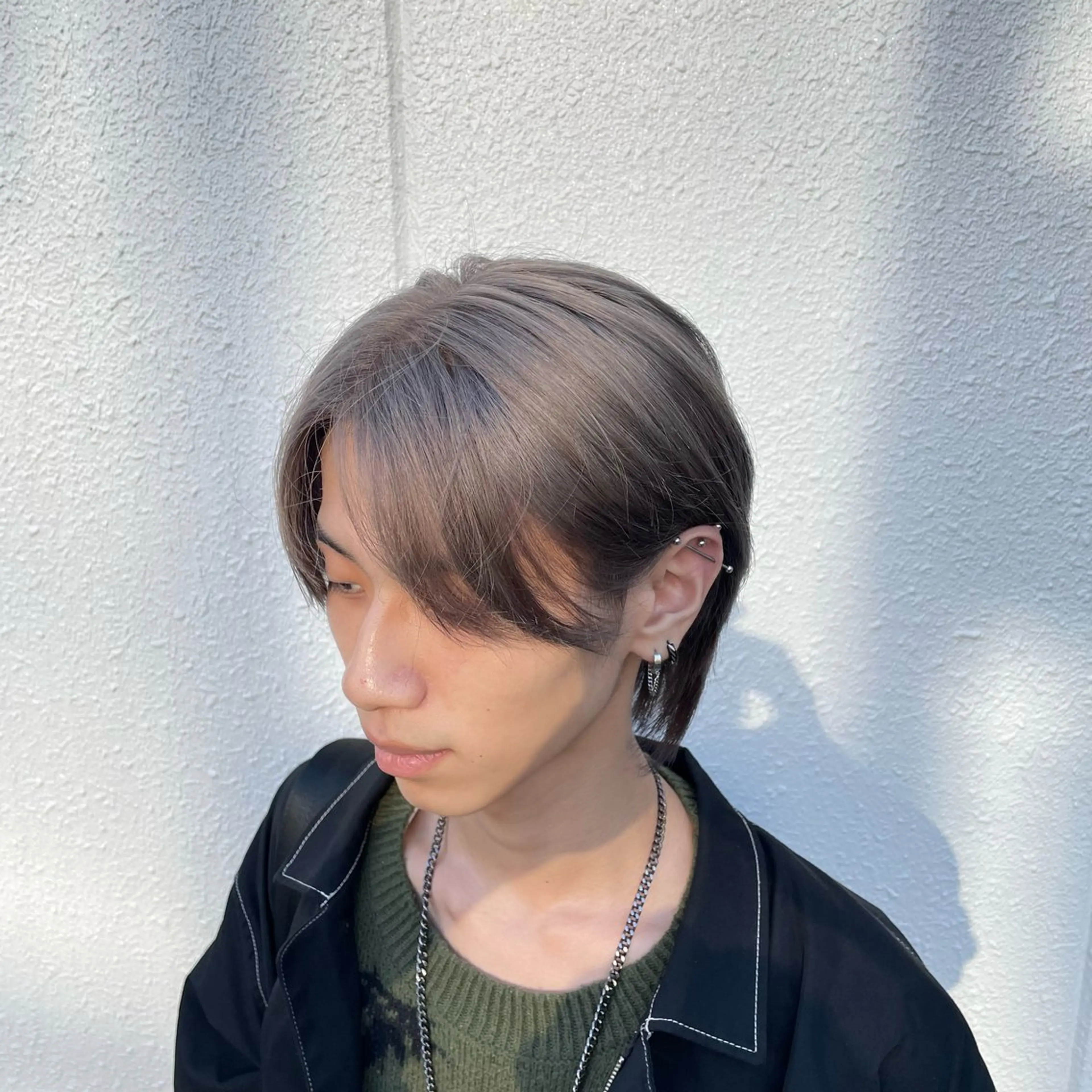 ミディアム カラー メンズ センターパート デザインカラー けいせい/横浜/ カラー、パーマ、縮毛のヘアスタイル