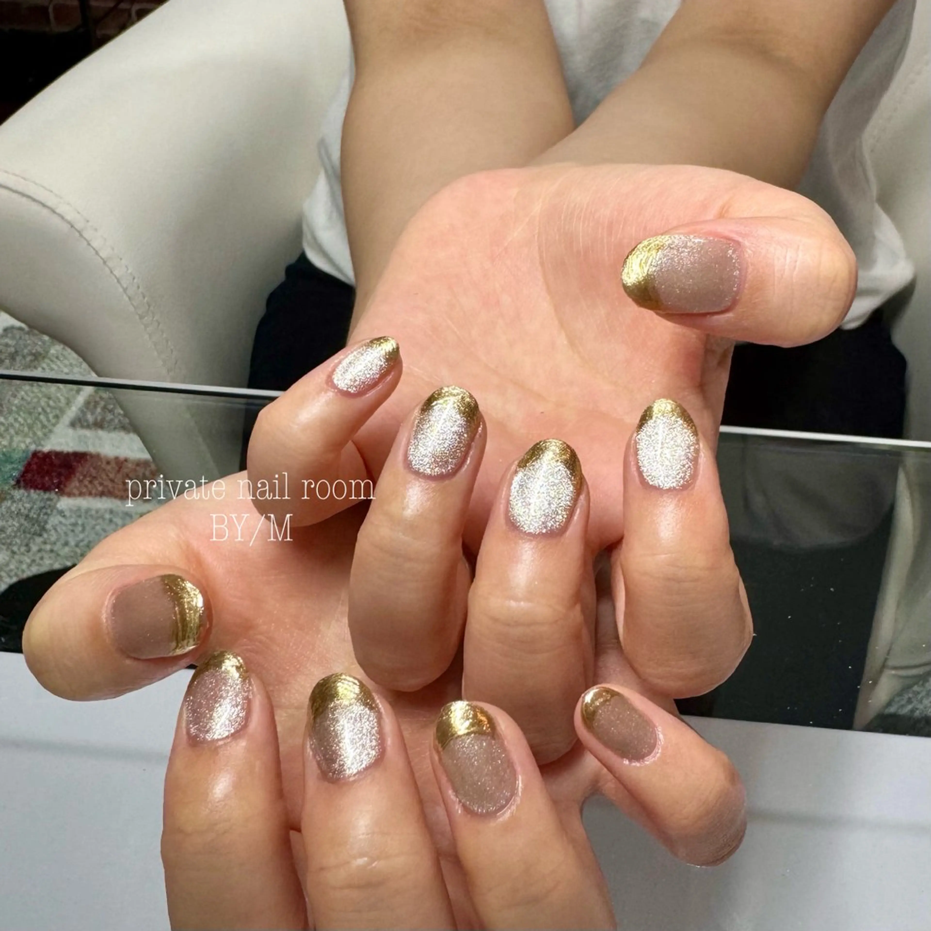ネイル フレンチネイル ゴールド マグネットネイル ミラーネイル 持ち込み ハンドネイル BY / Mのネイルデザイン