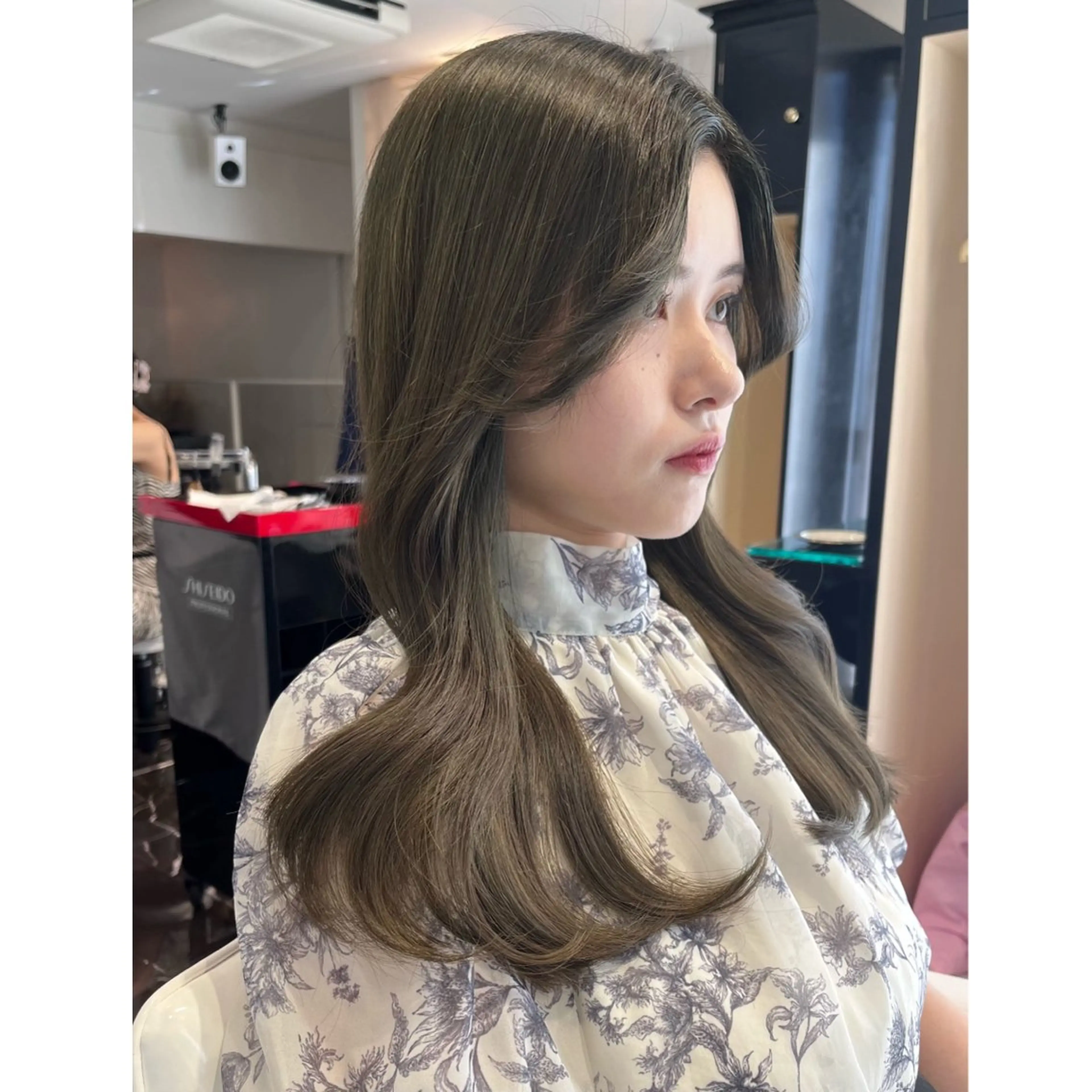 ロング カラー ブリーチ カット ヘアカラー LOTTA CUCCI所属・miyu /トレンド カラー×艶髪のヘアスタイル