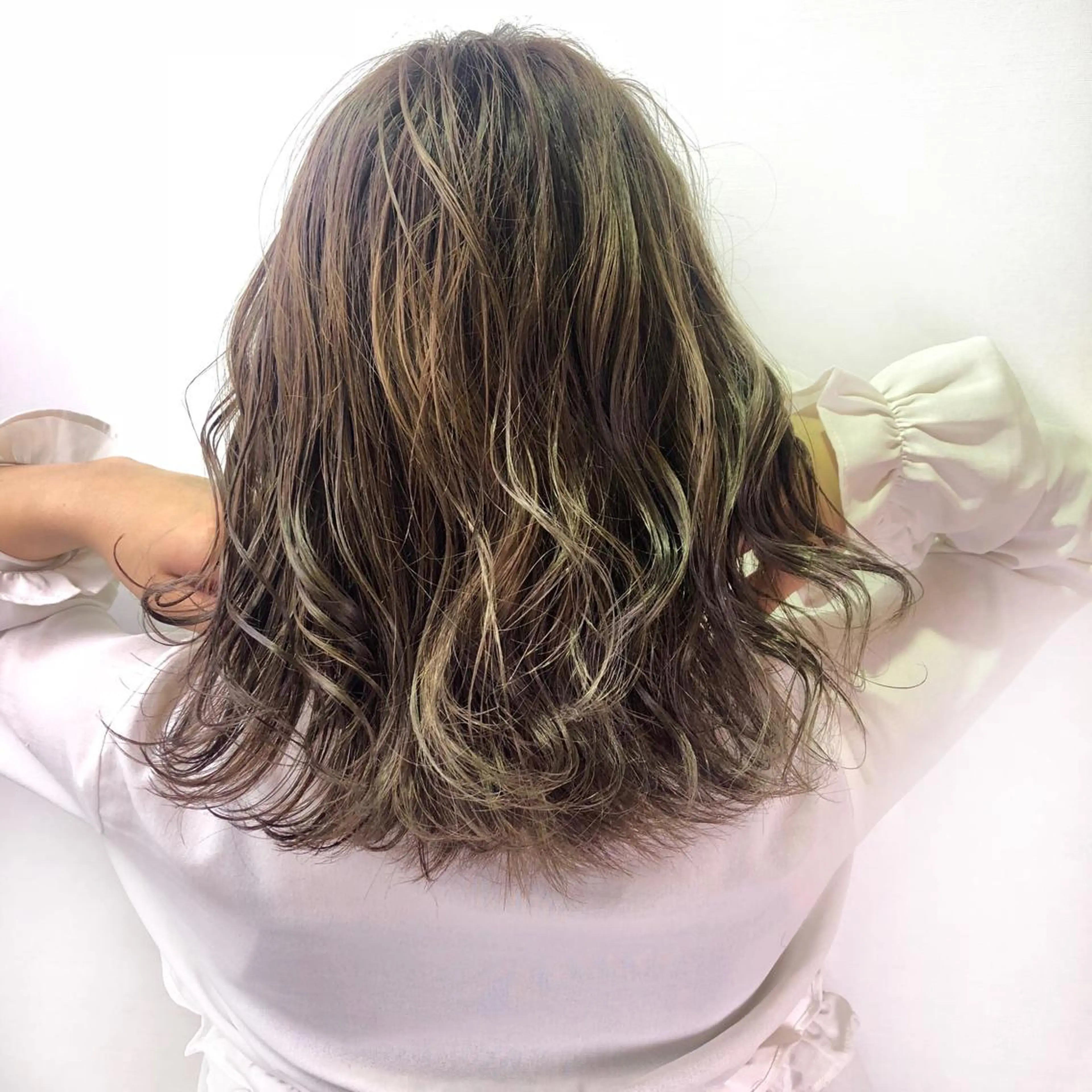 ミディアム カラー イルミナカラー 小顔レイヤー/ ベージュ🤍Rieのヘアスタイル