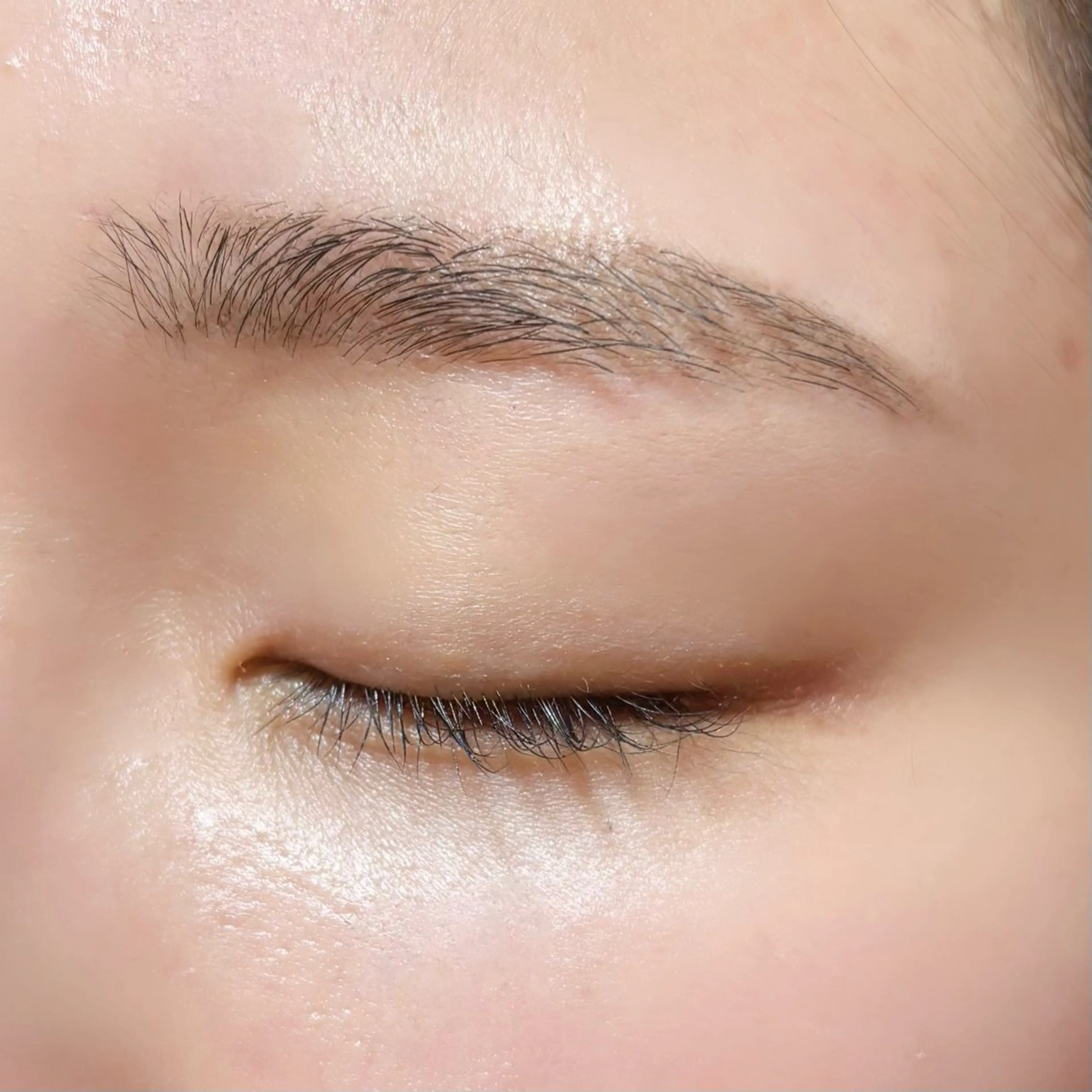 アイブロウ meguru／マツパ ／マツエク／束感のマツエク・マツパデザイン