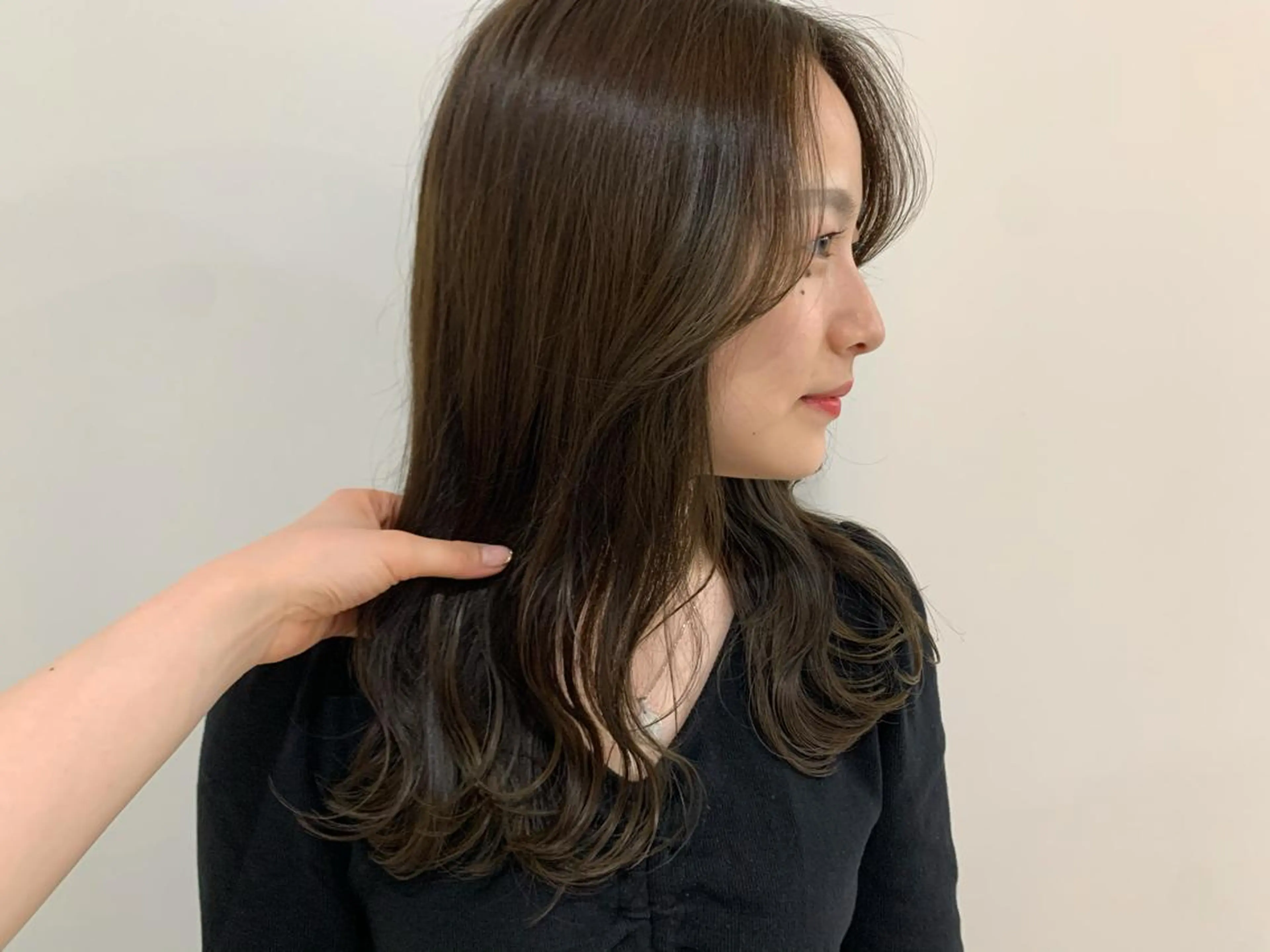 セミロング カラー 🤍似合わせパーマ 奥田沙耶🫧のヘアスタイル