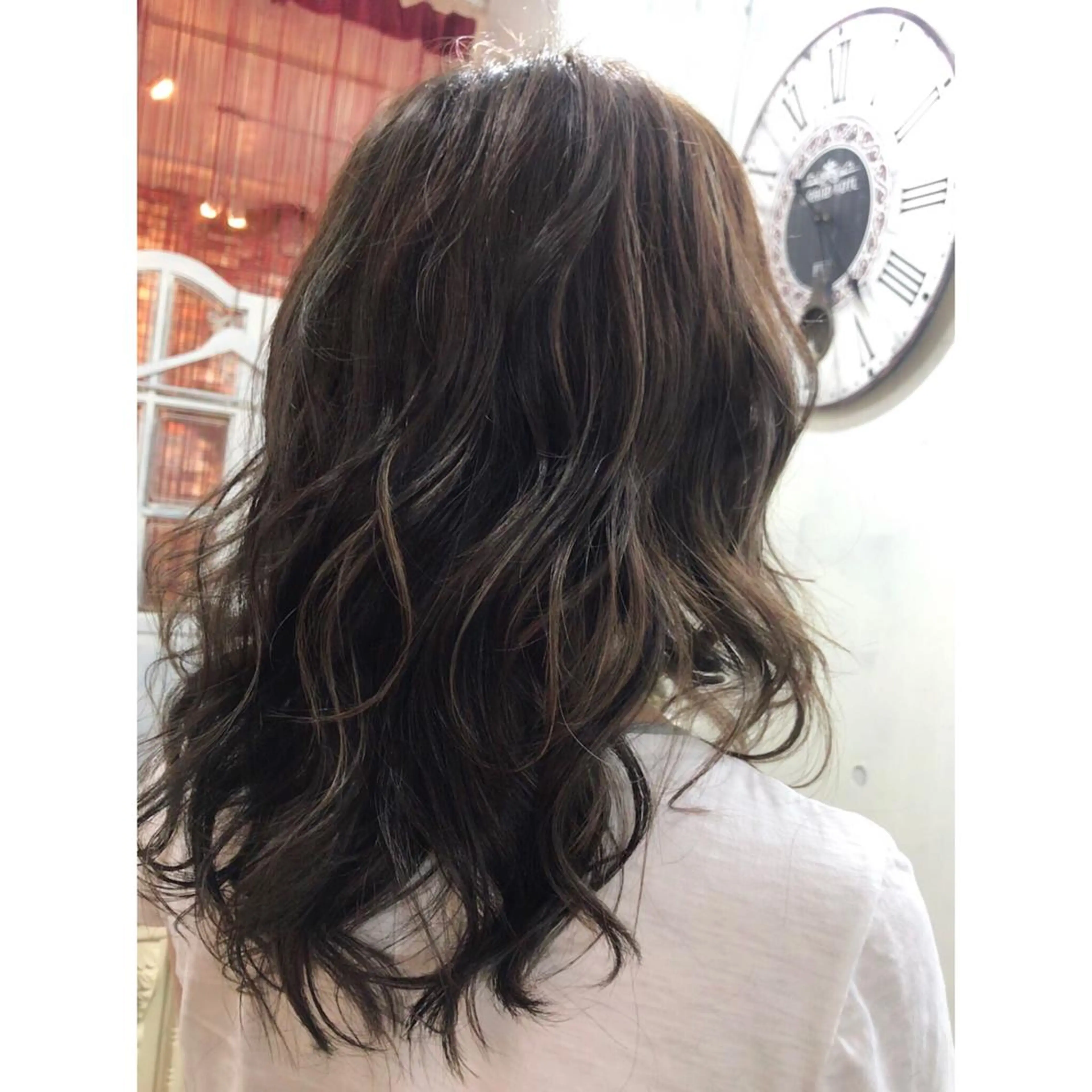 セミロング カラー ヘアアレンジ グレージュ ハイライトカラー ハイライト マエダ　カズエ🫶 coronahairのヘアスタイル