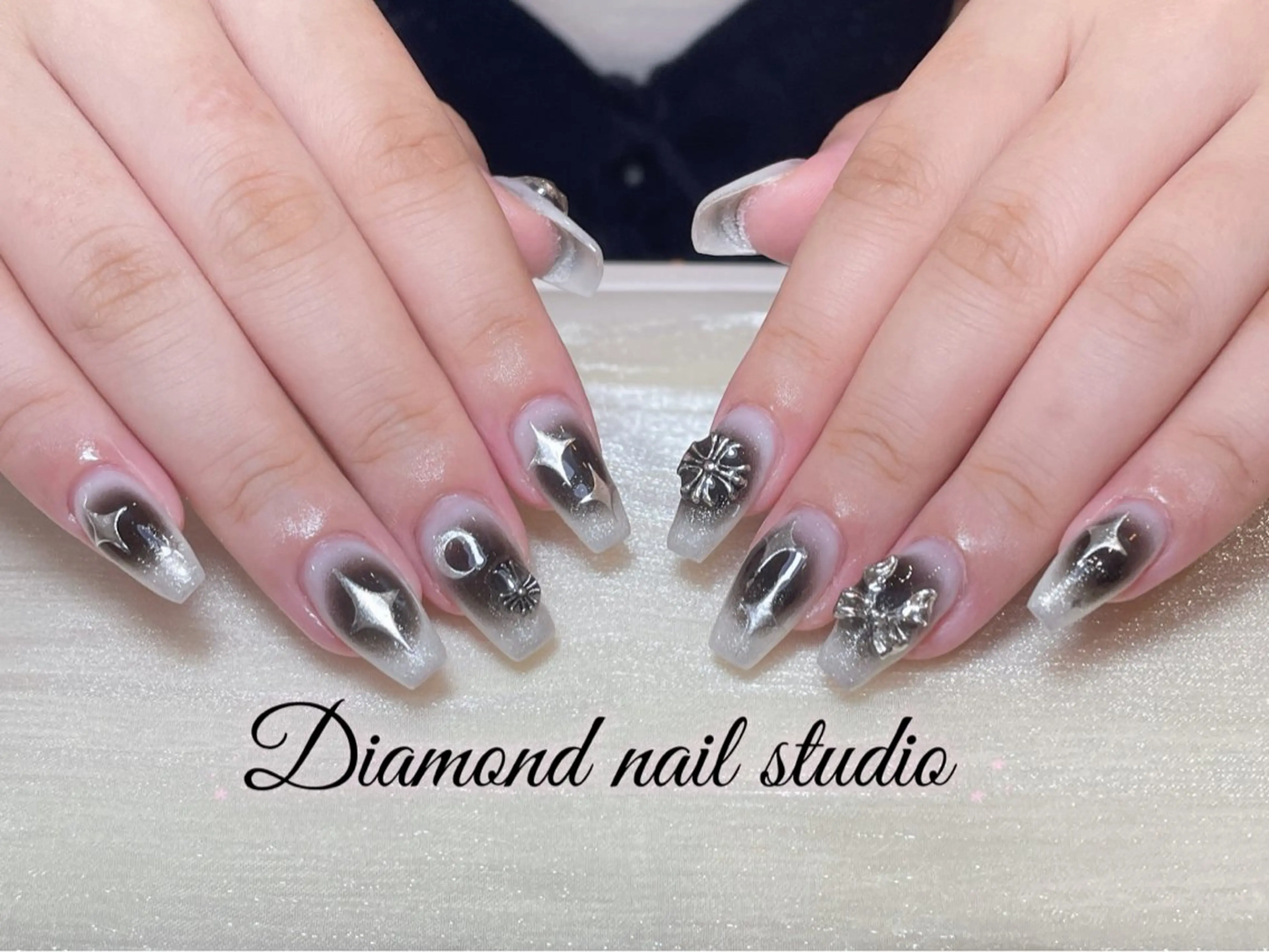 ネイル アートネイル オーロラネイル ガーリー キラキラネイル 韓国ネイル ハンドネイル ハンドケア Asher-Yuki 🍁のネイルデザイン