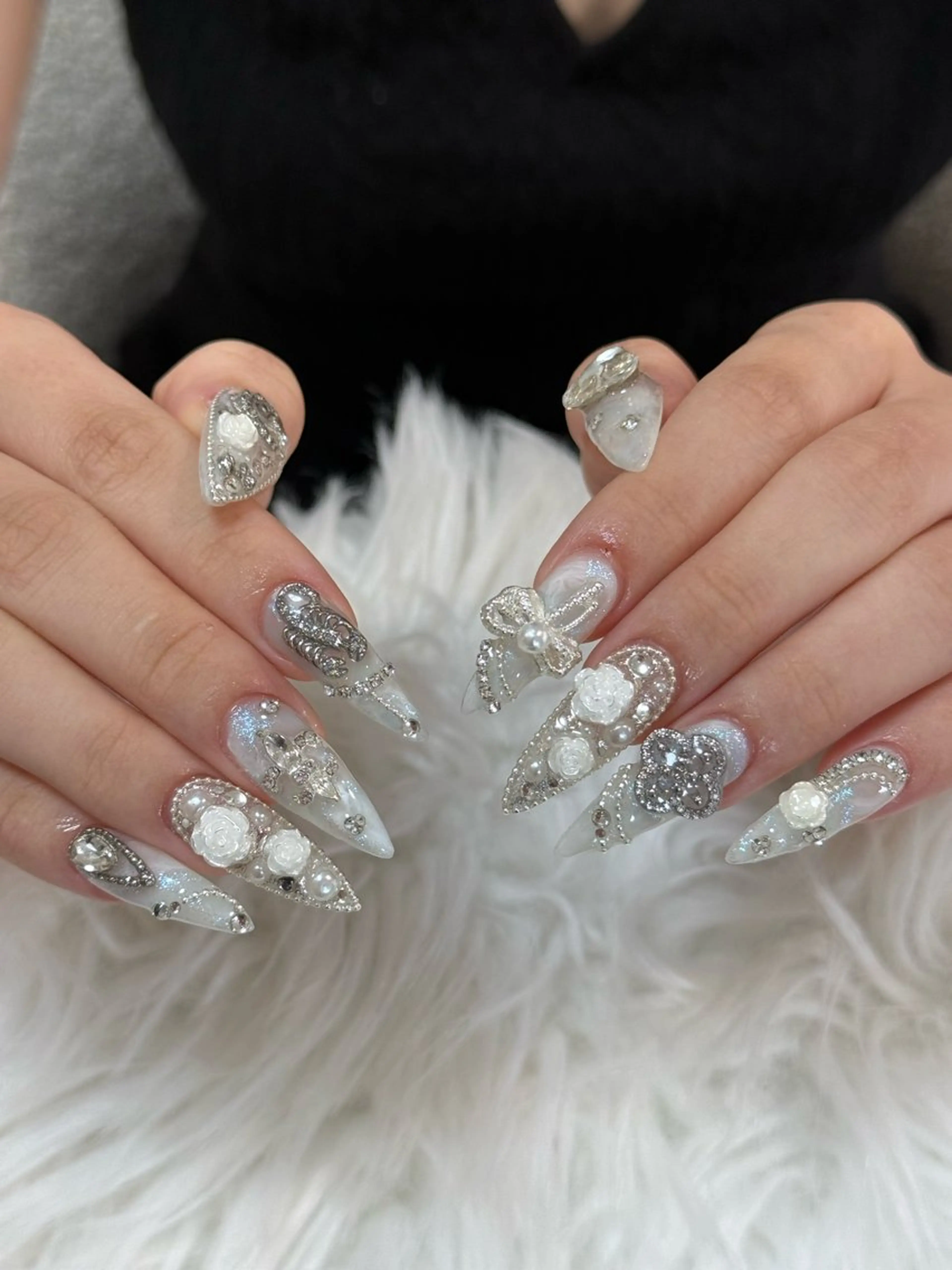 ネイル フレンチネイル ジェルネイル キラキラネイル 韓国ネイル マグネットネイル Julli NailStudioのネイルデザイン