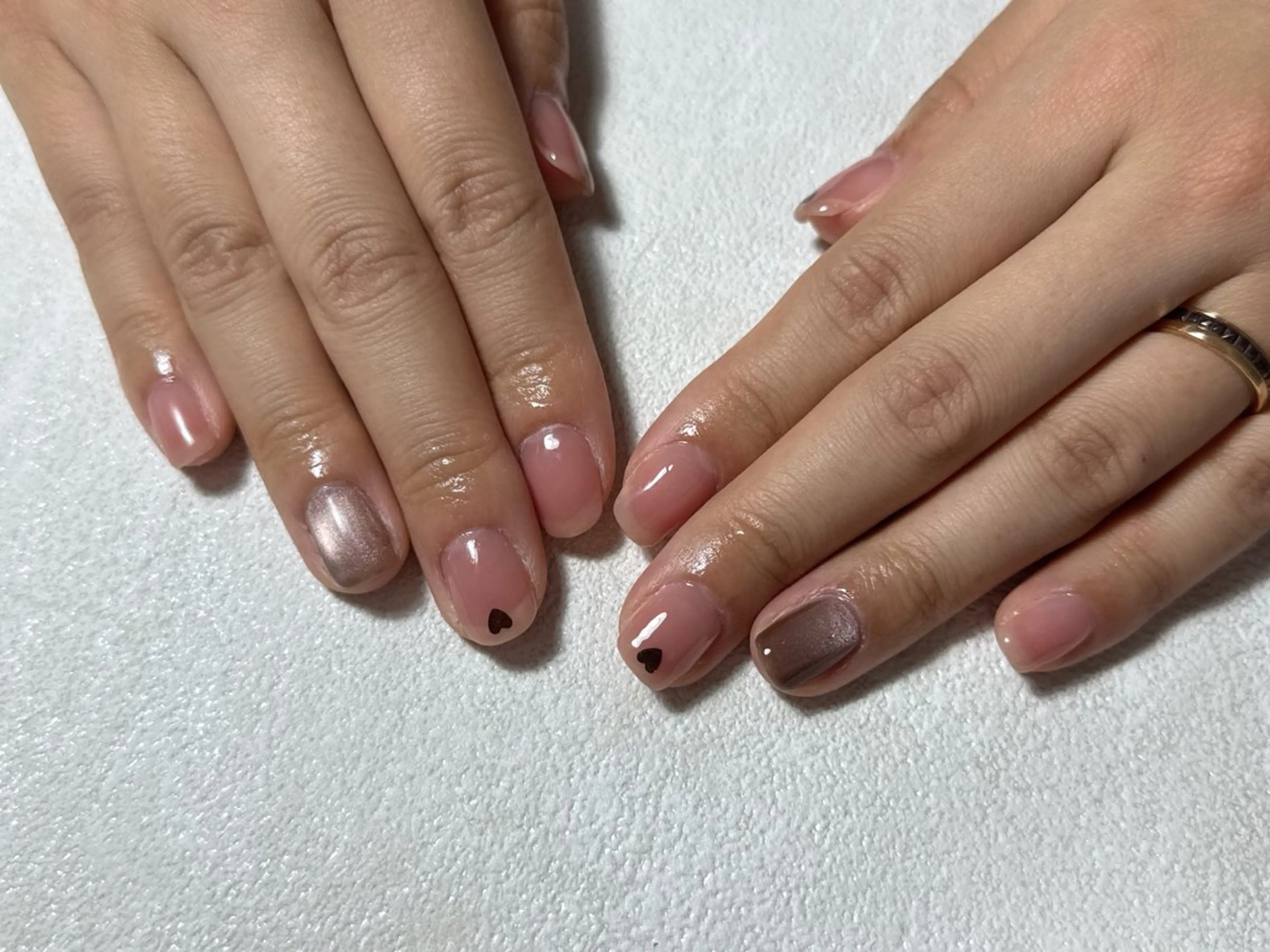 ネイル オーロラネイル ブラウン フットネイル フレンチネイル ジェルネイル mogunail &blowのネイルデザイン