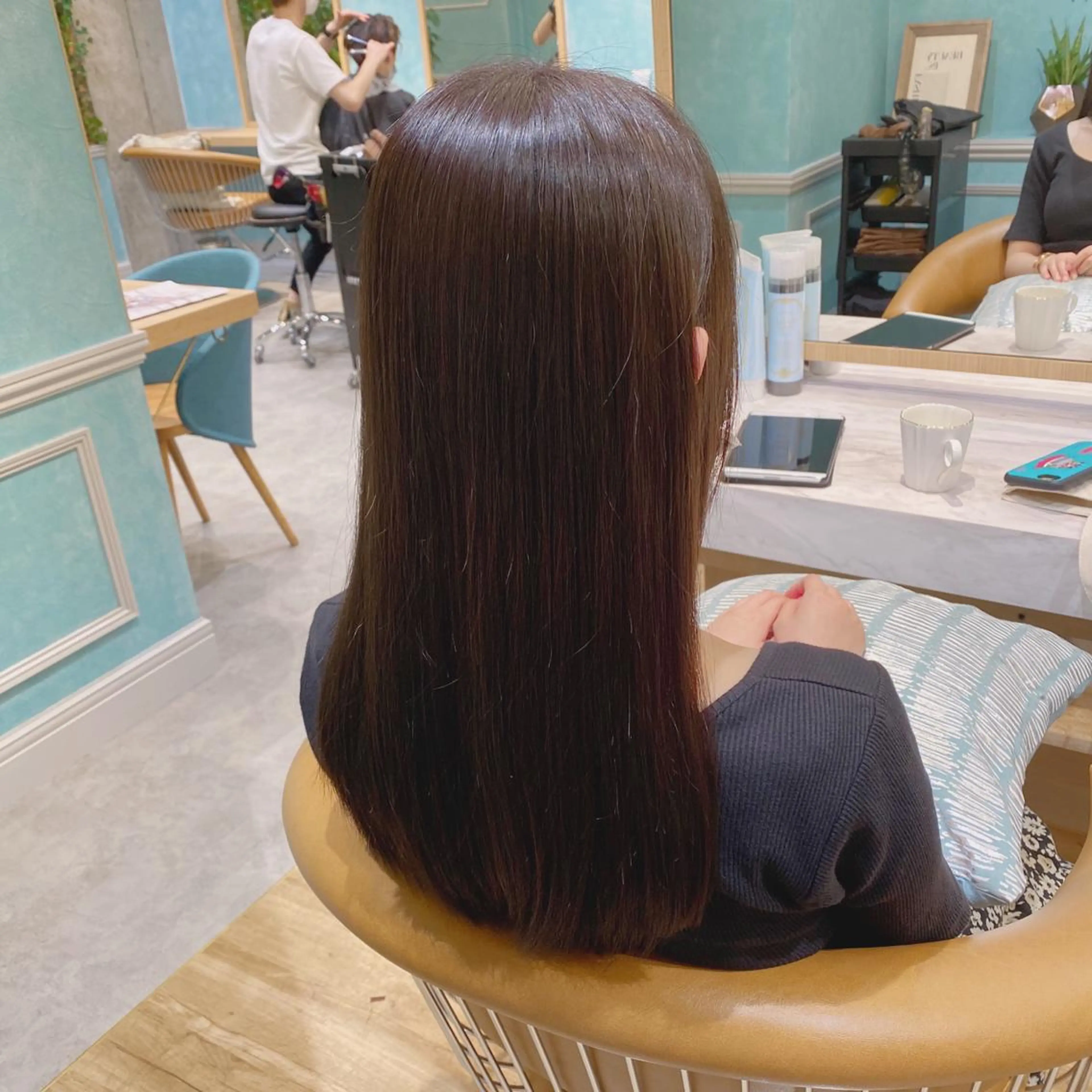 セミロング カット ヘアカラー 縮毛矯正 トリートメント 山本翔一郎 韓国顔周りレイヤーのヘアスタイル