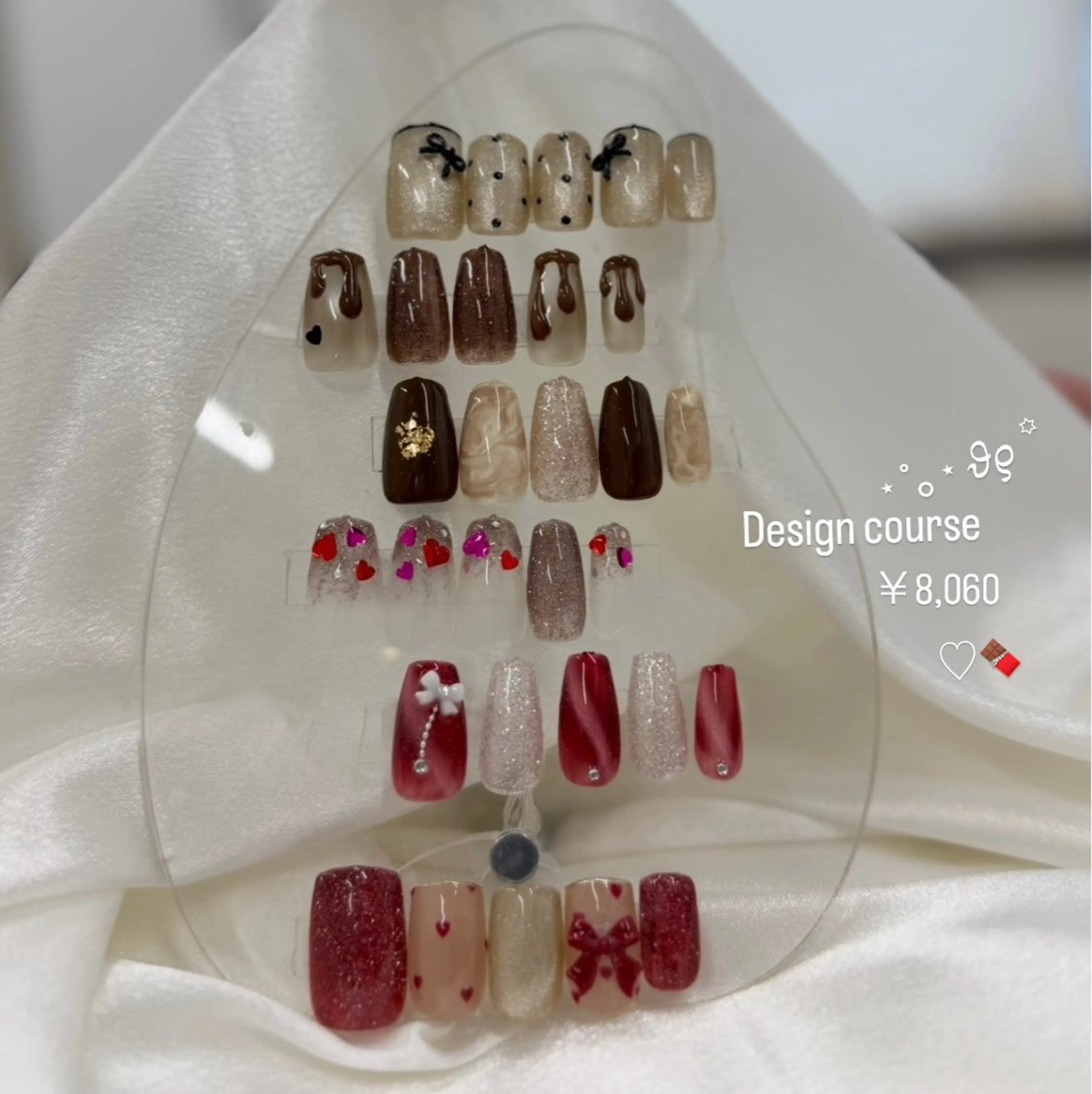ネイル フラッシュネイル 韓国ネイル バレンタイン ワンホンネイル 冬ネイル ハンドネイル Moana Oukaのネイルデザイン