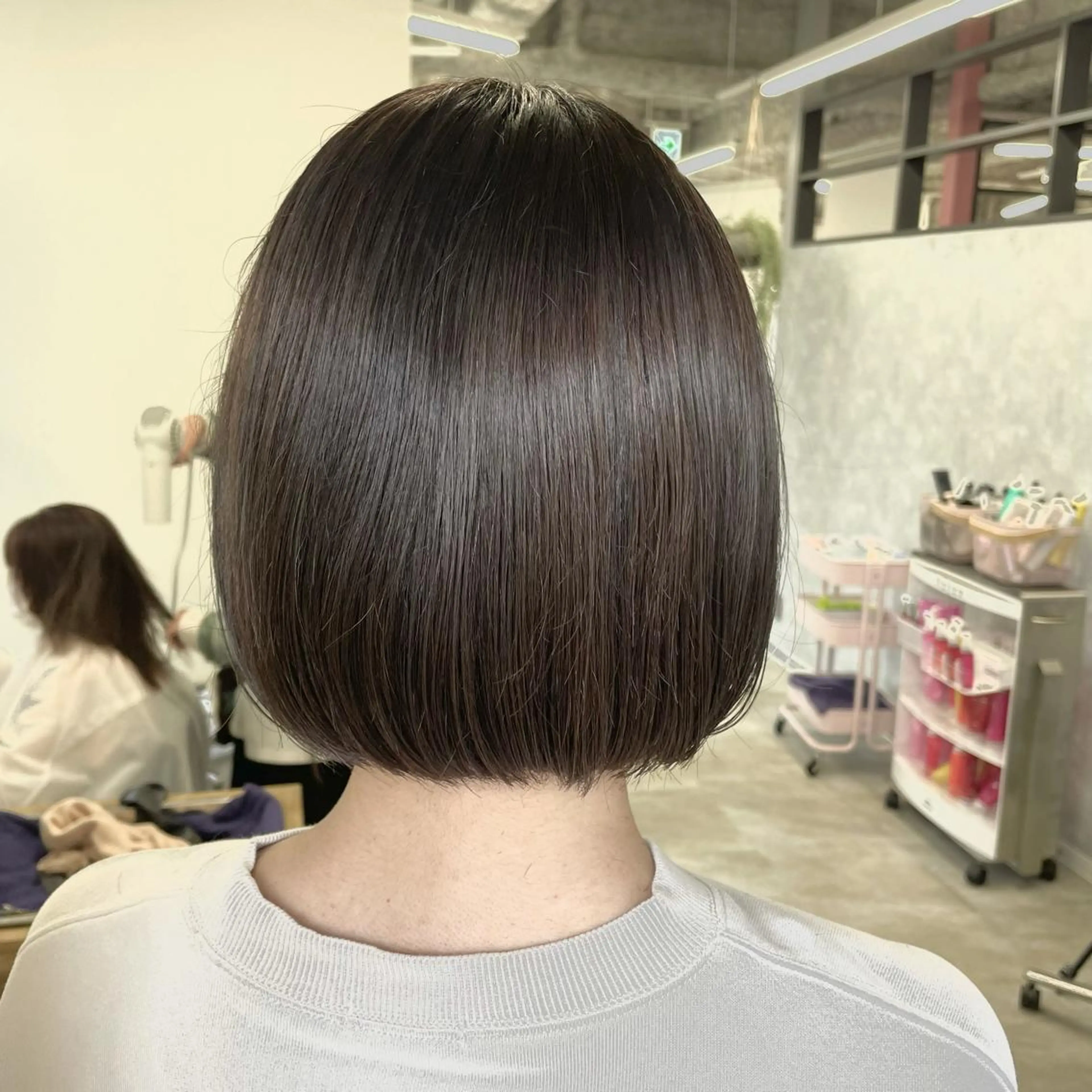 ショート カラー 肌に馴染む暗髪 梅田・増田のヘアスタイル