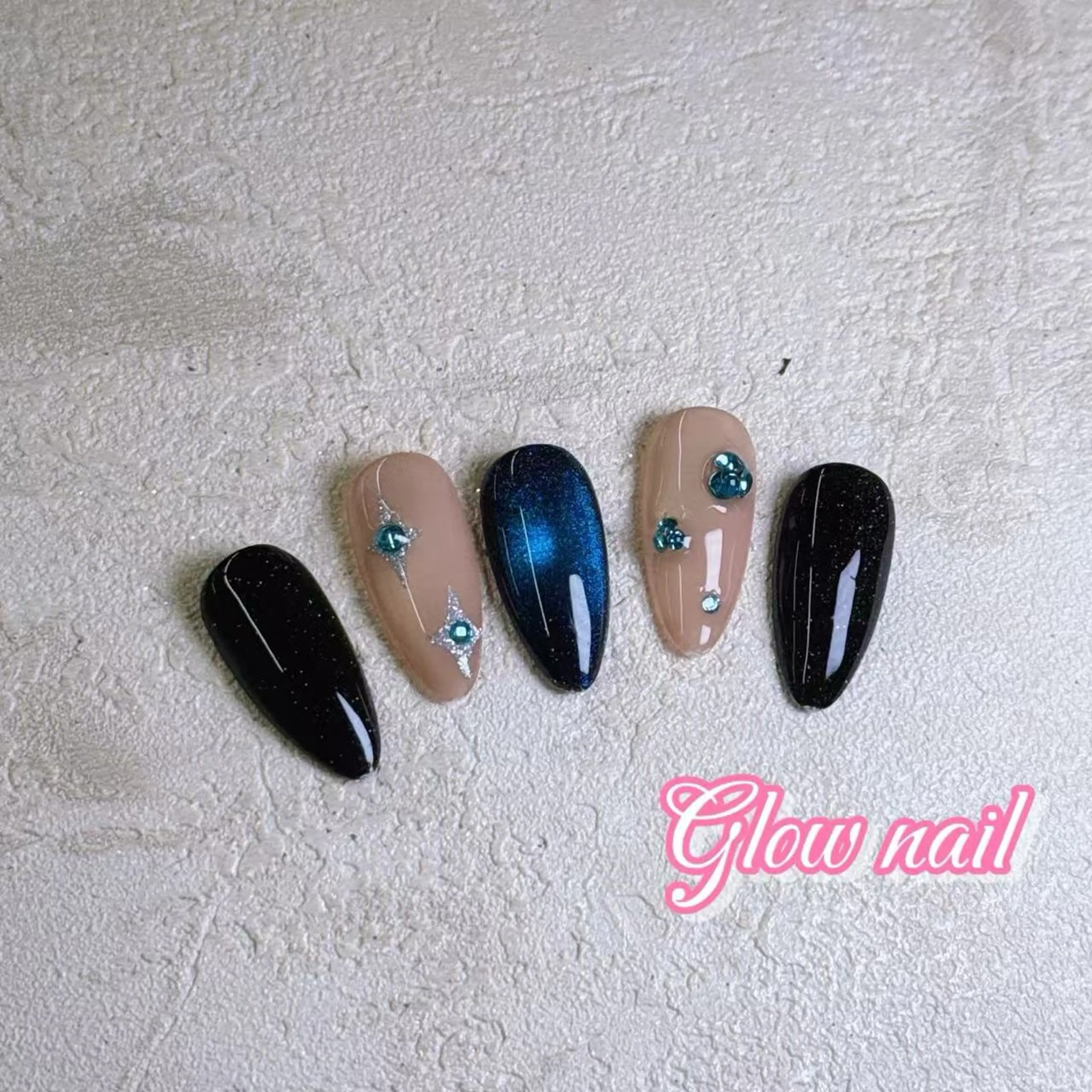 ネイル ハンドネイル グロー ネイルのネイルデザイン