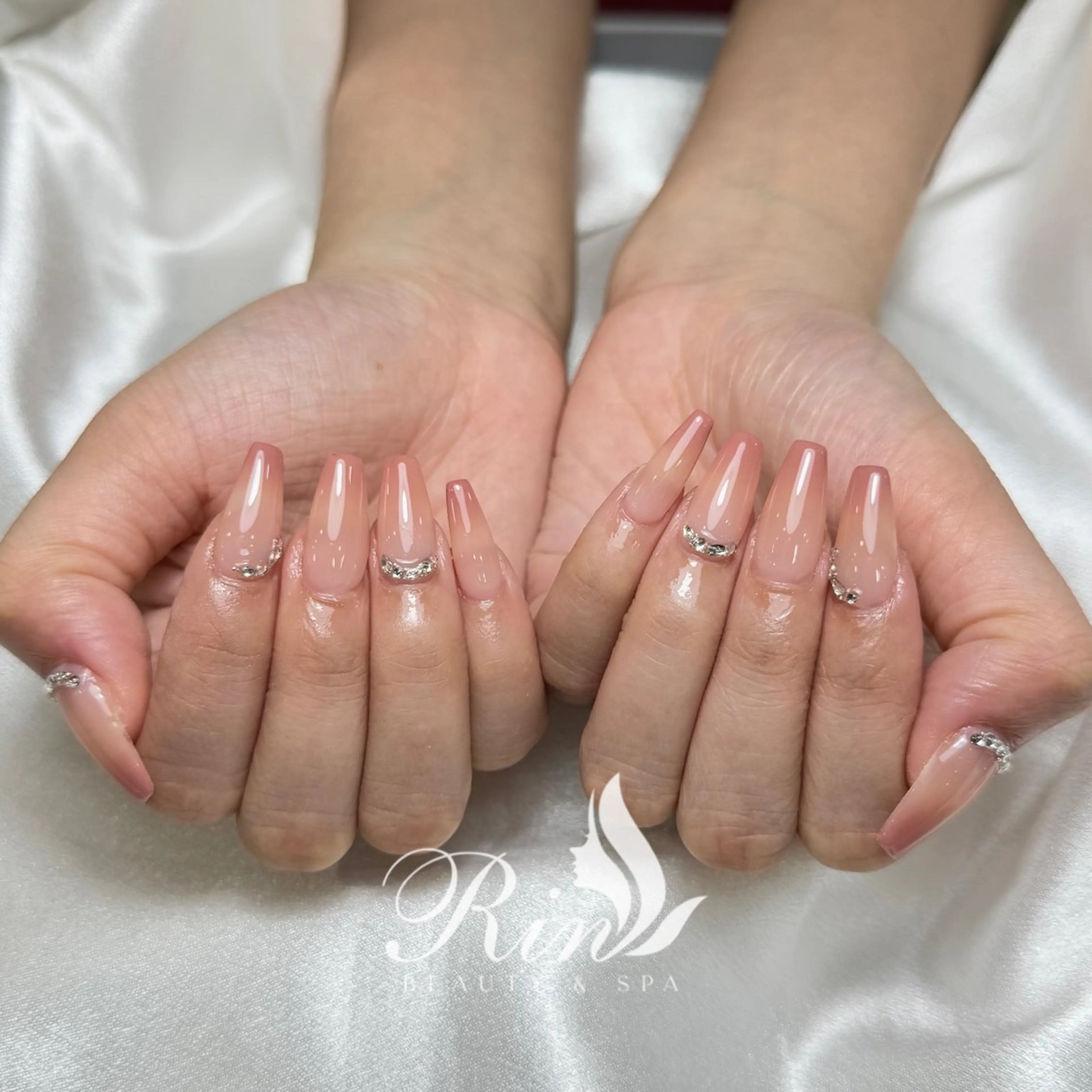 ロング 韓国風ヘア Rin Nail 新大久保店のネイルデザイン