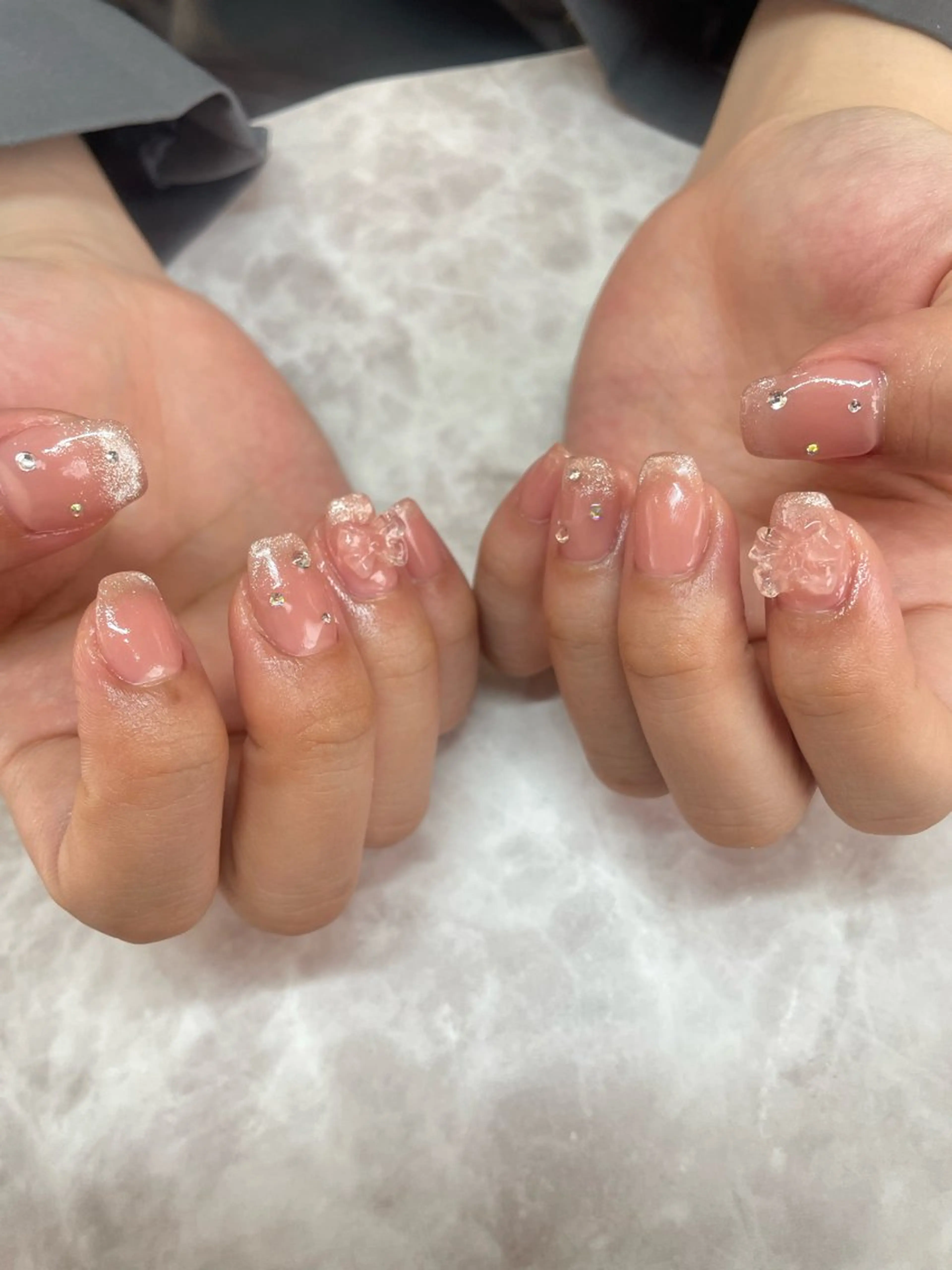 ネイル グラデーション キラキラネイル マグネットネイル リボン ストーンネイル ハンドネイル Beautiful Meかえでのネイルデザイン