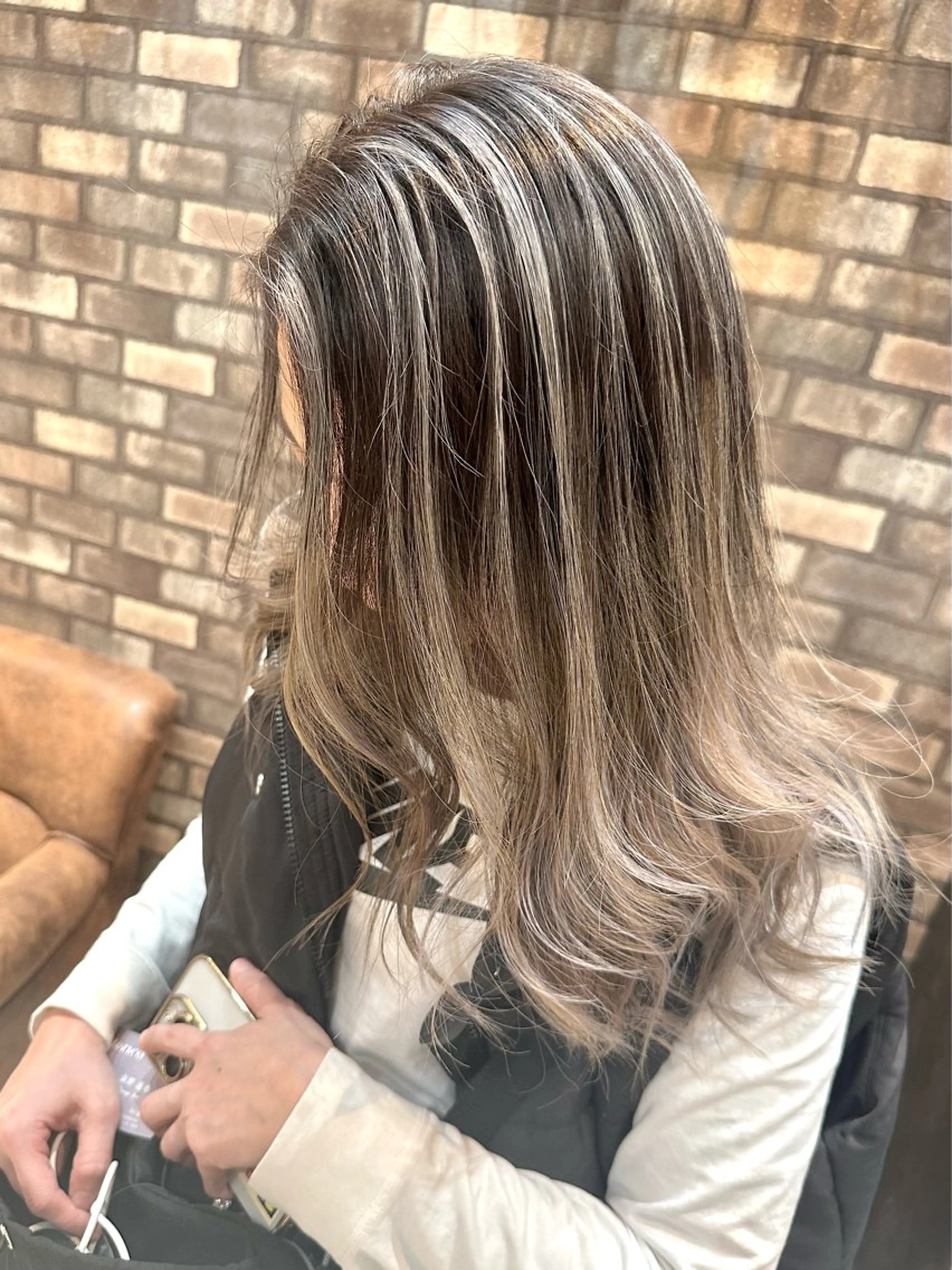 セミロング レイヤーカット ヘアカラー 🔷ブリーチバレイヤ ージュ🔷飯野達也のヘアスタイル