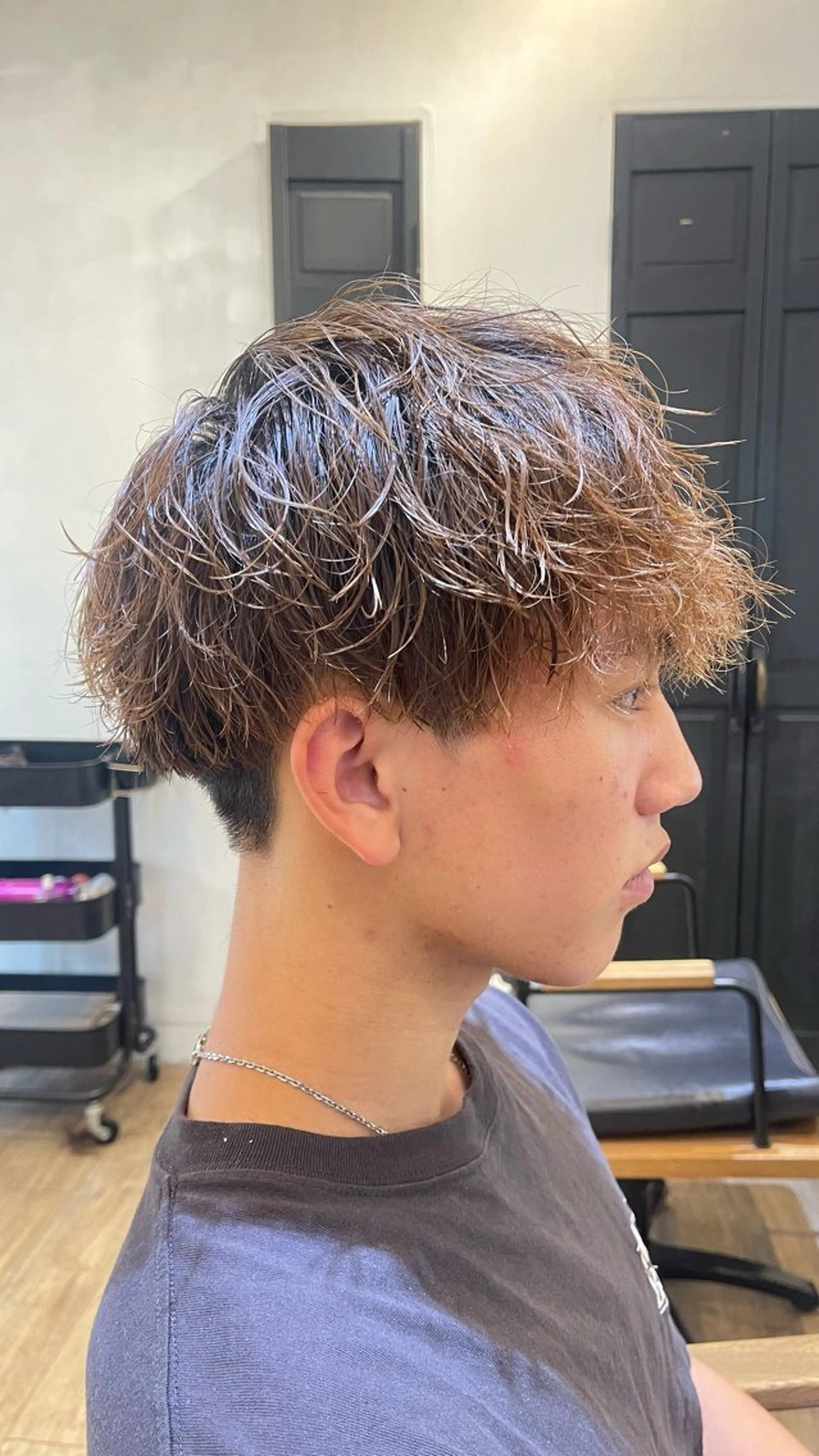 ショート パーマ メンズ ビジネス センターパート フェードカット メンズ韓国風 マッシュ カット パーマ トリートメント ヘアセット 新宿メンズ専門 モテ清潔感パーマ特化のヘアスタイル