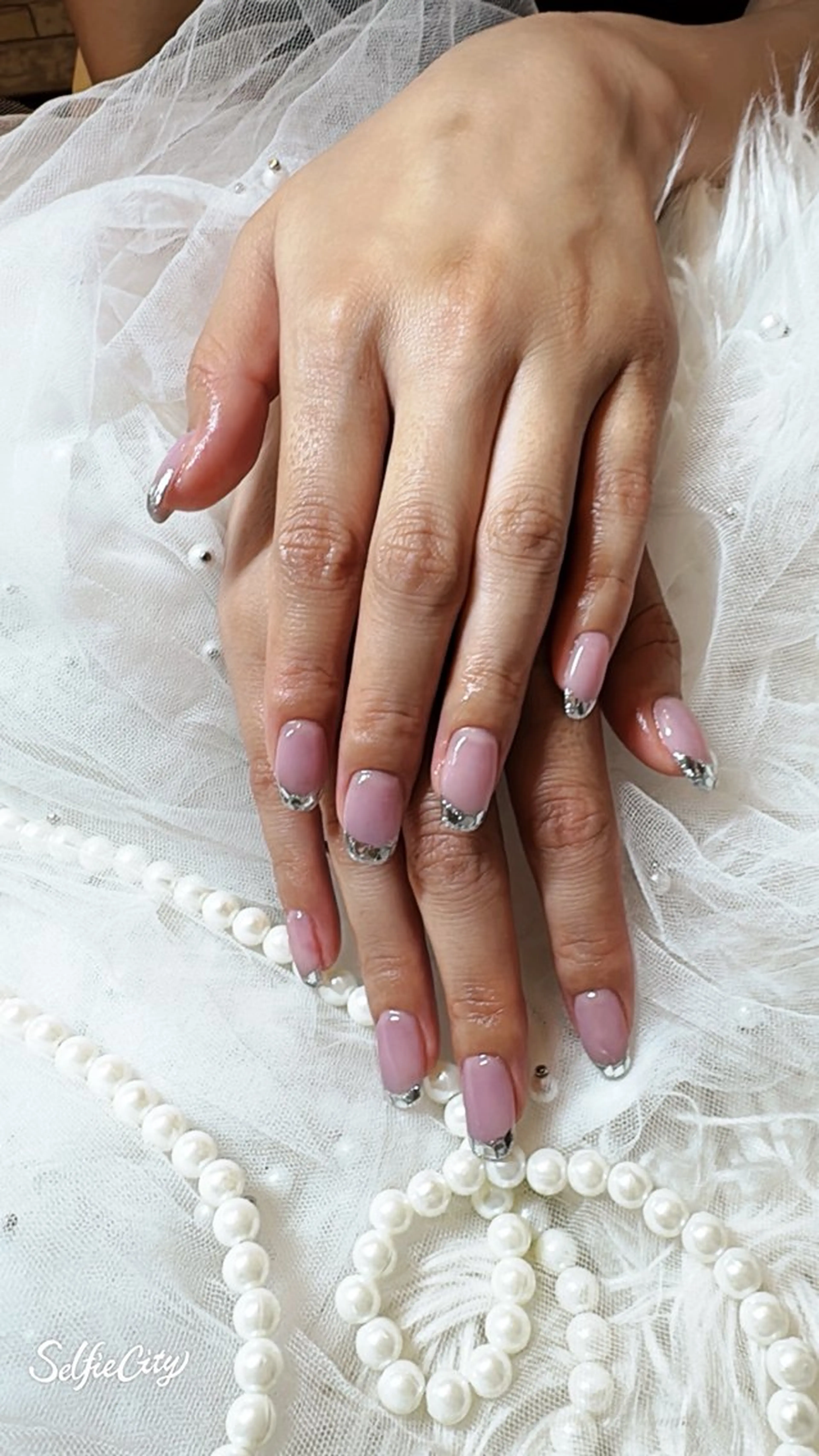 ネイル フレンチネイル ガラスフレンチ ホログラムネイル ハンドネイル ハンドケア 佐々木 絢央のネイルデザイン