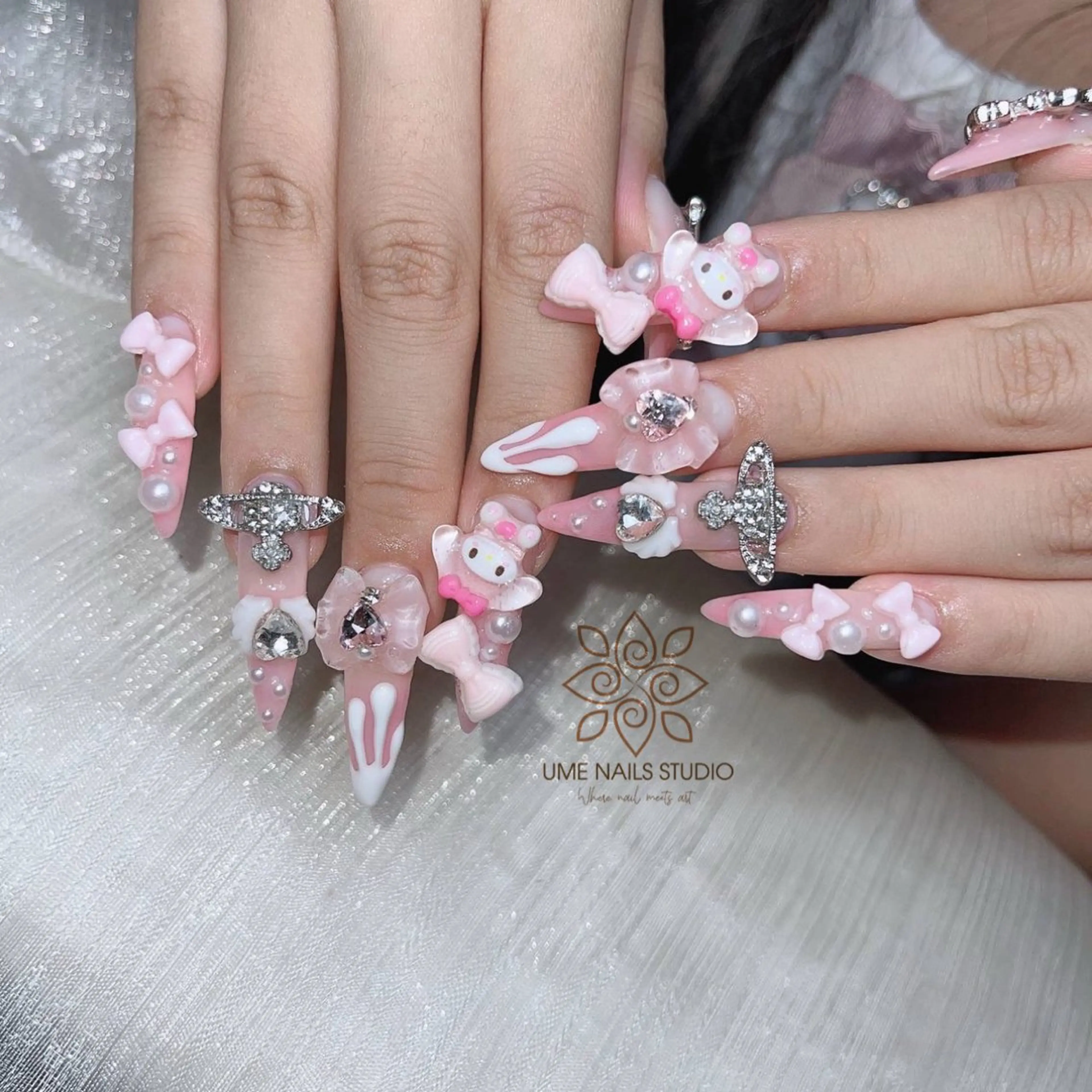 ネイル チークネイル クリアネイル ガーリー キラキラネイル 韓国ネイル Ume Nail Studioのネイルデザイン