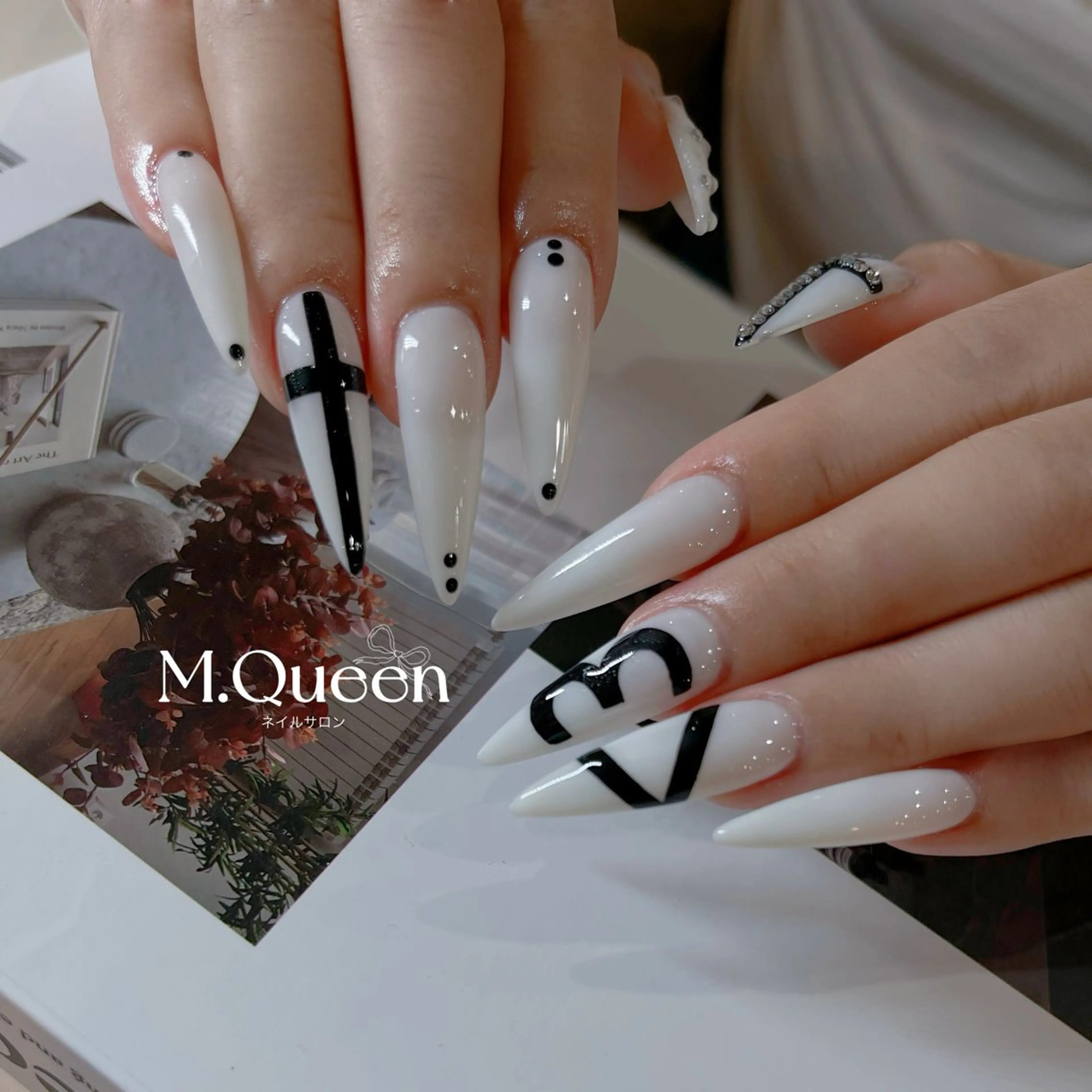 ネイル MQueen ネイルサロンマルのネイルデザイン