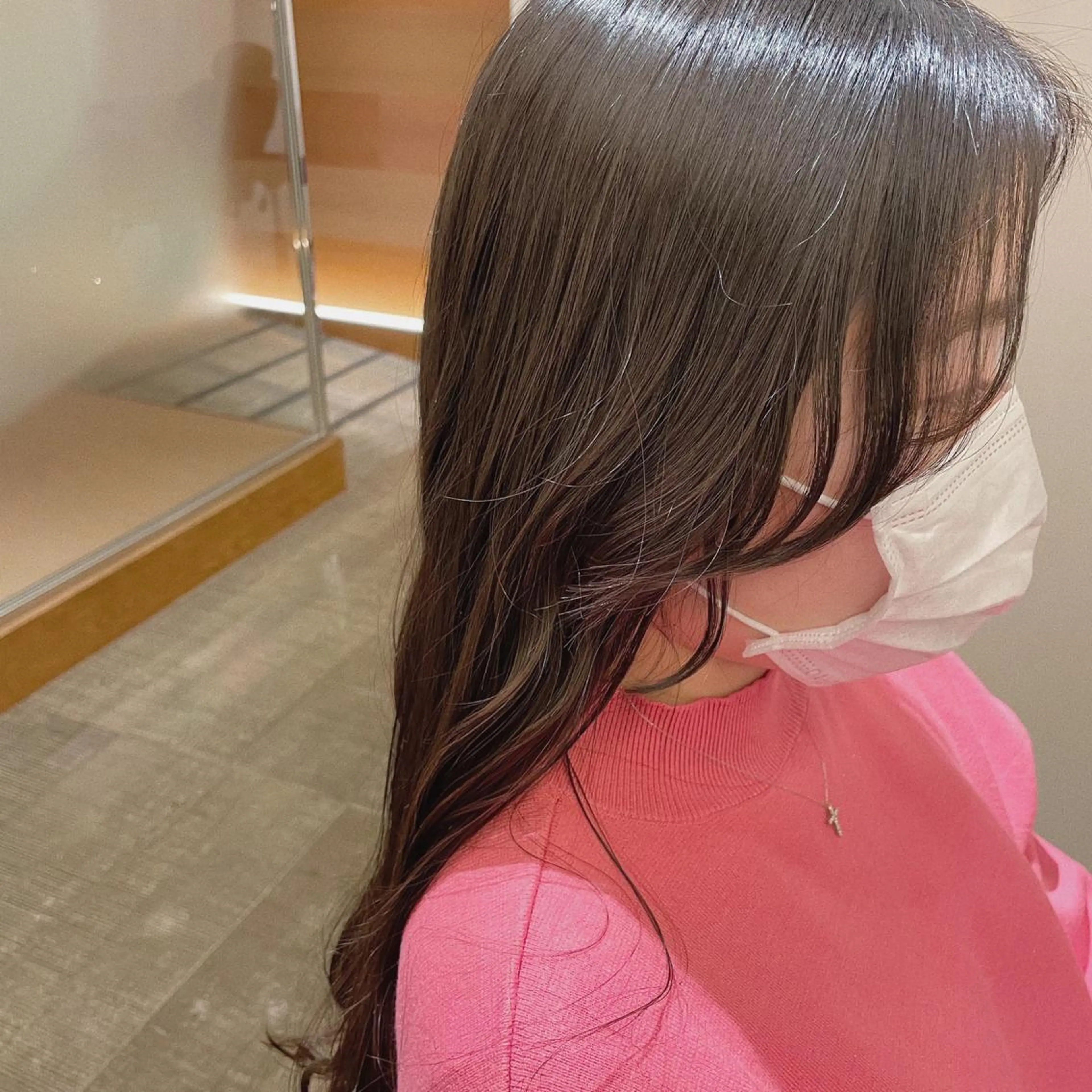 ロング カラー グレージュ 落合 美穂のヘアスタイル