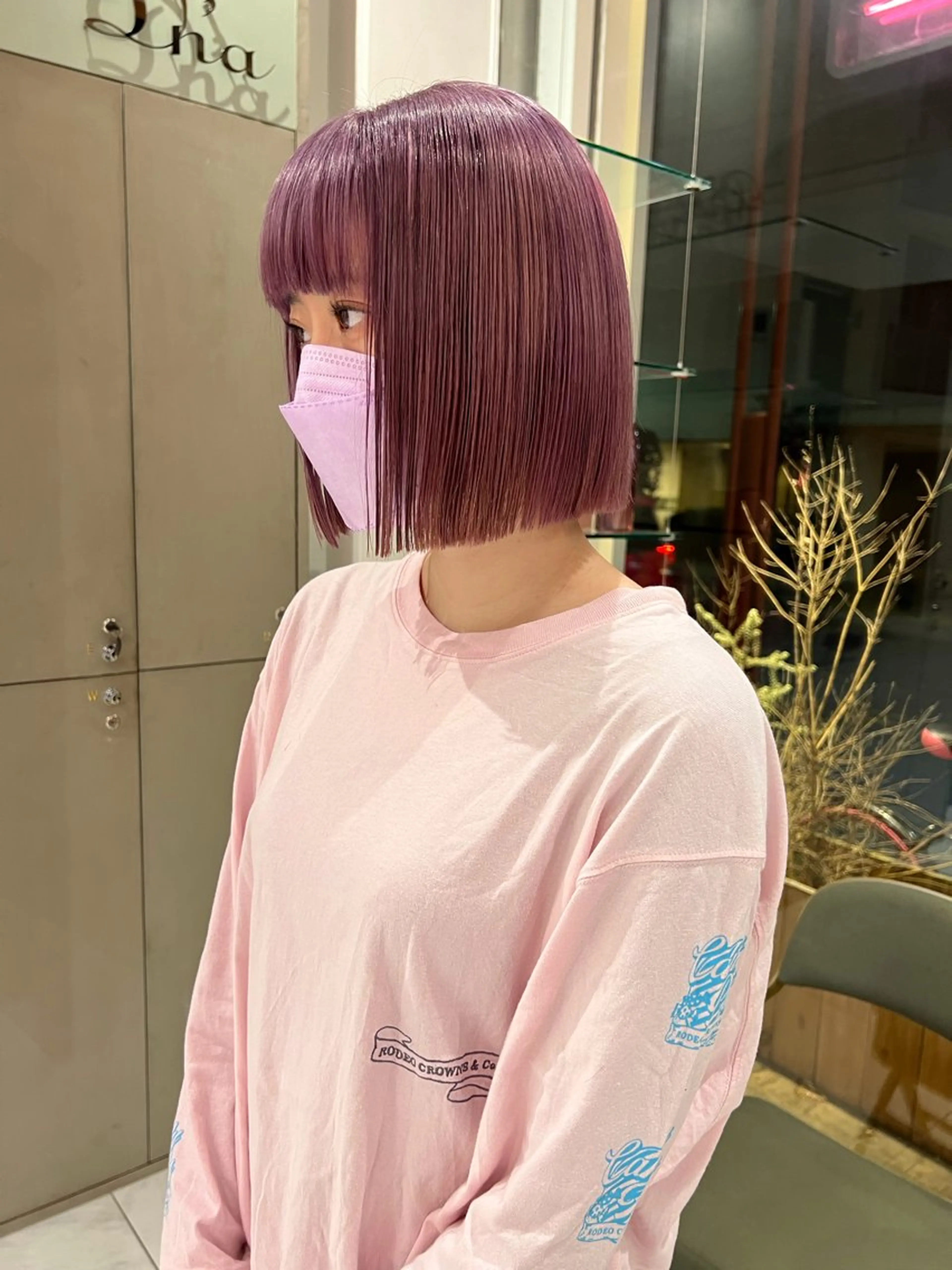 カラー 切りっぱなしボブ ハイトーンカラー ボブ カット ヘアカラー D'na ディーナのヘアスタイル