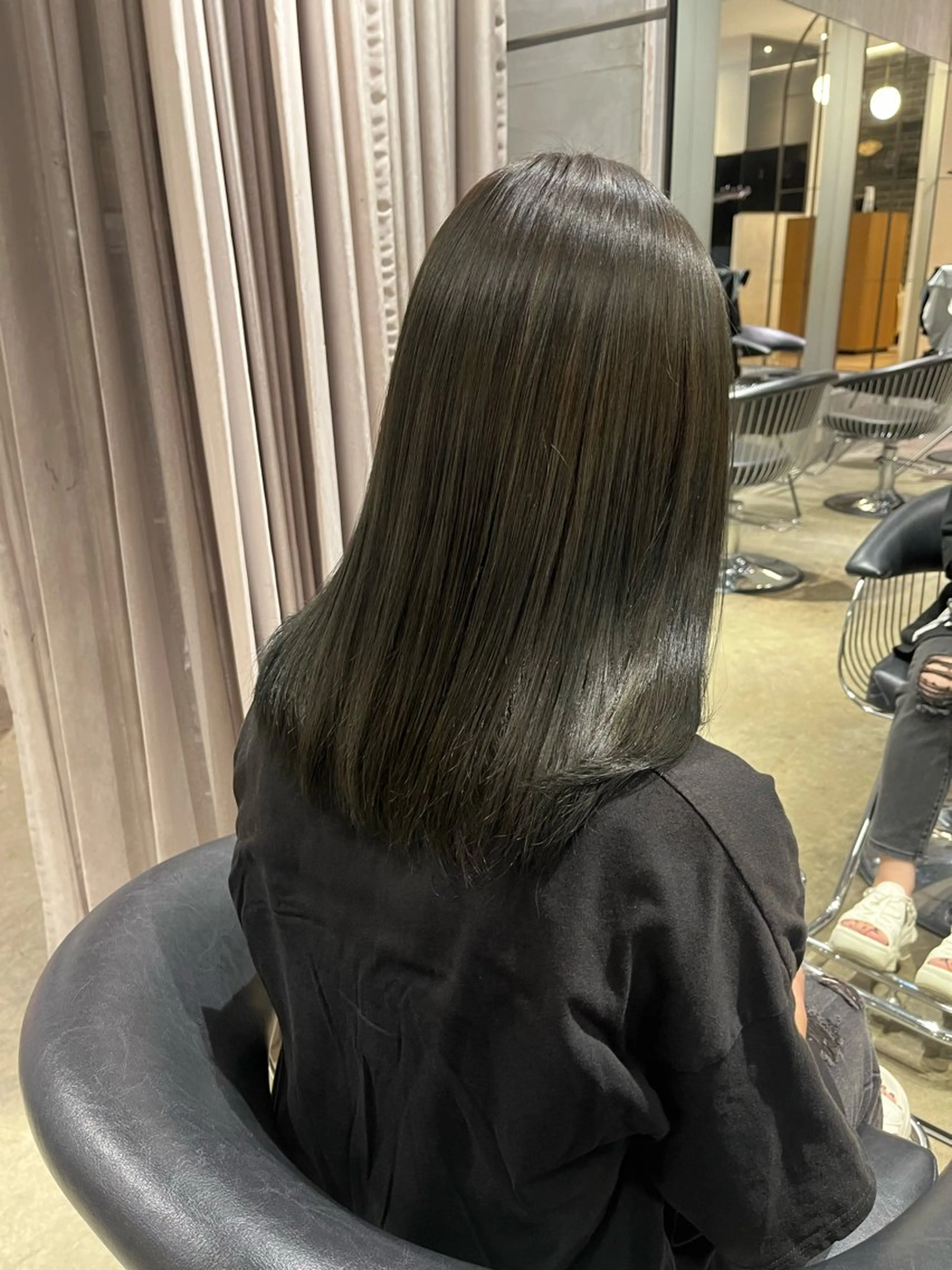 セミロング カラー 須藤　優真 切りっぱなしボブのヘアスタイル