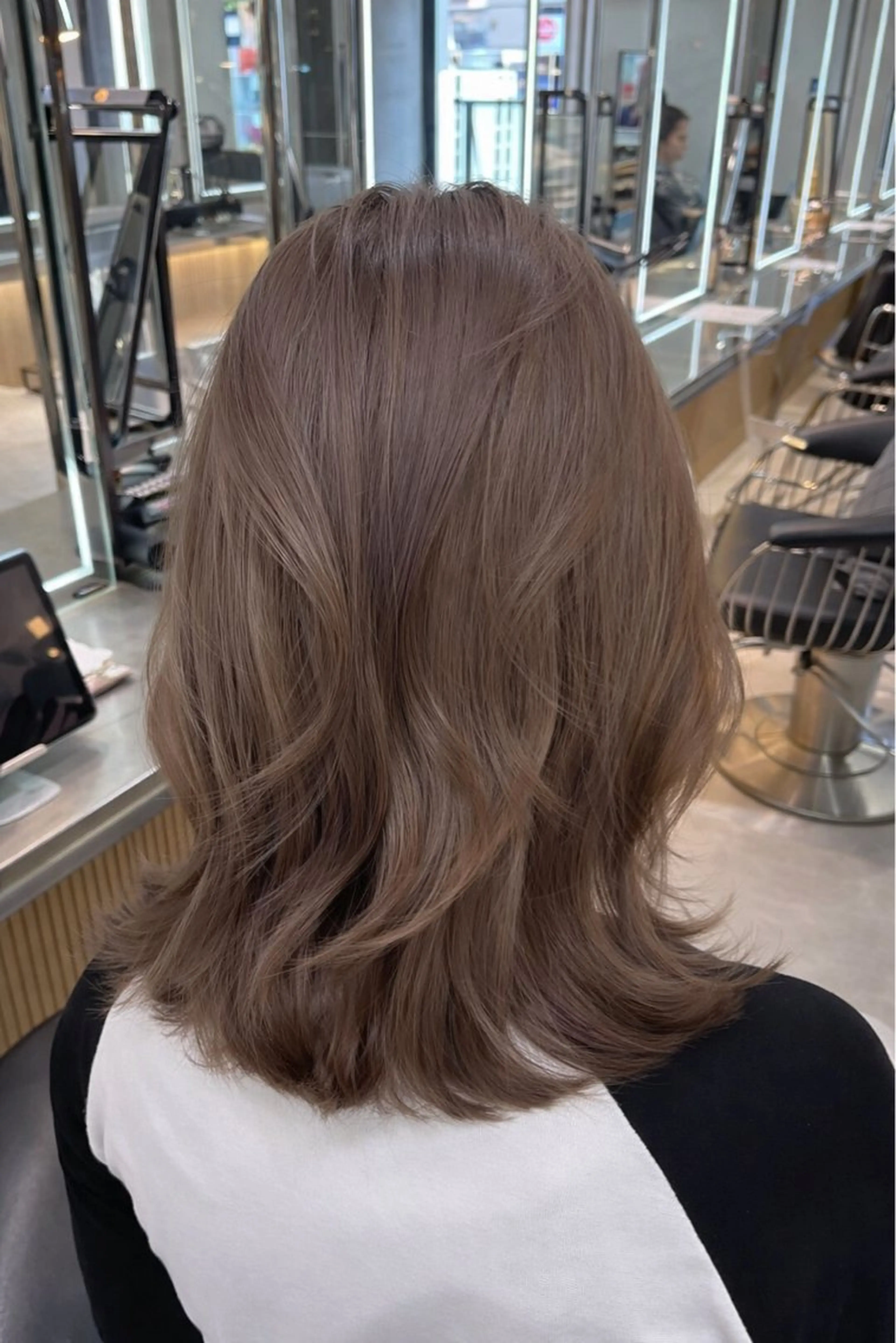 ミディアム カラー ベージュカラー ブリーチ 透明感カラー ブリーチなしカラー 髪質改善 【博多髪質改善】 吉村　清志のヘアスタイル