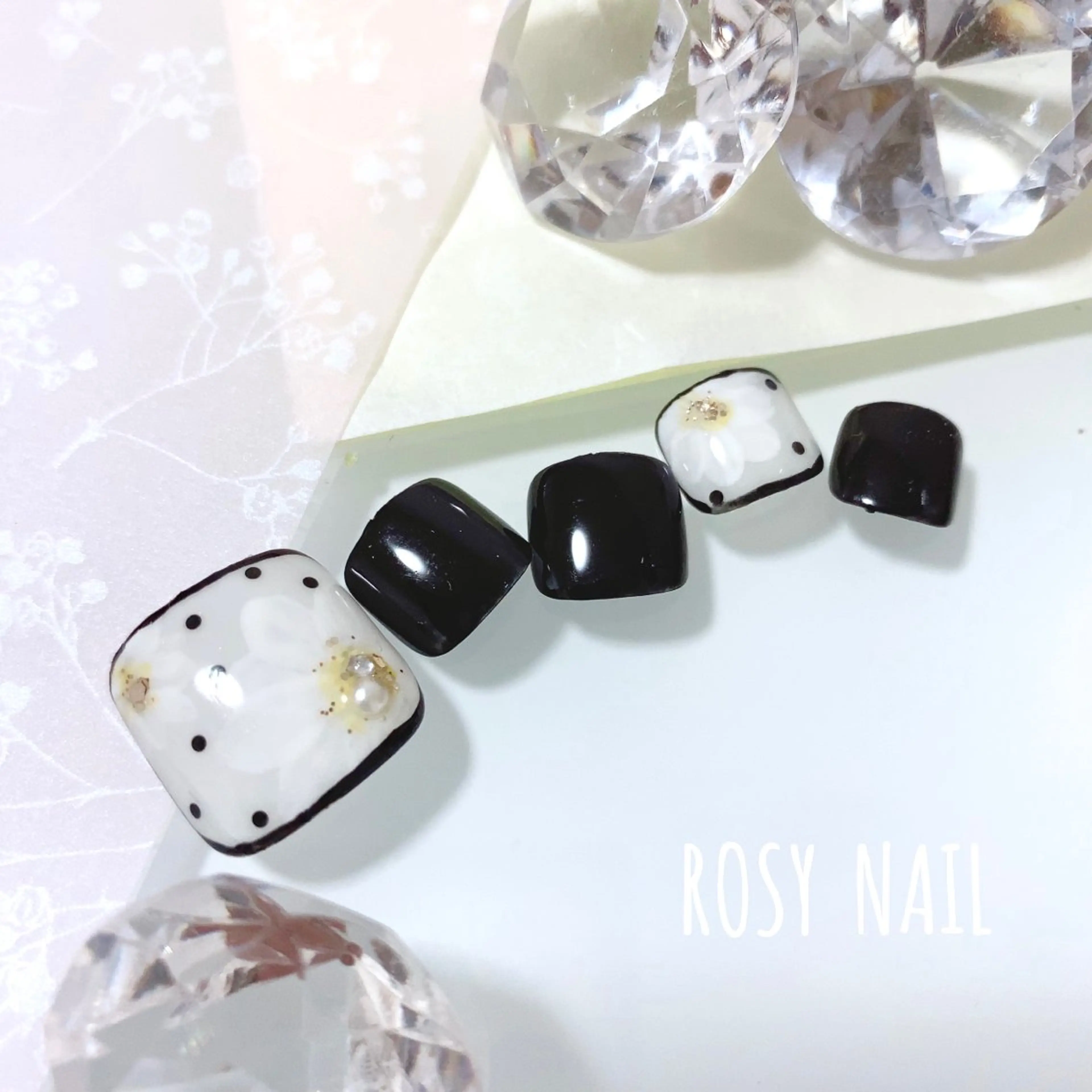 ネイル ドット フラワーネイル フットネイル 持ち込み ROSY NAIL ロージーネイルのネイルデザイン