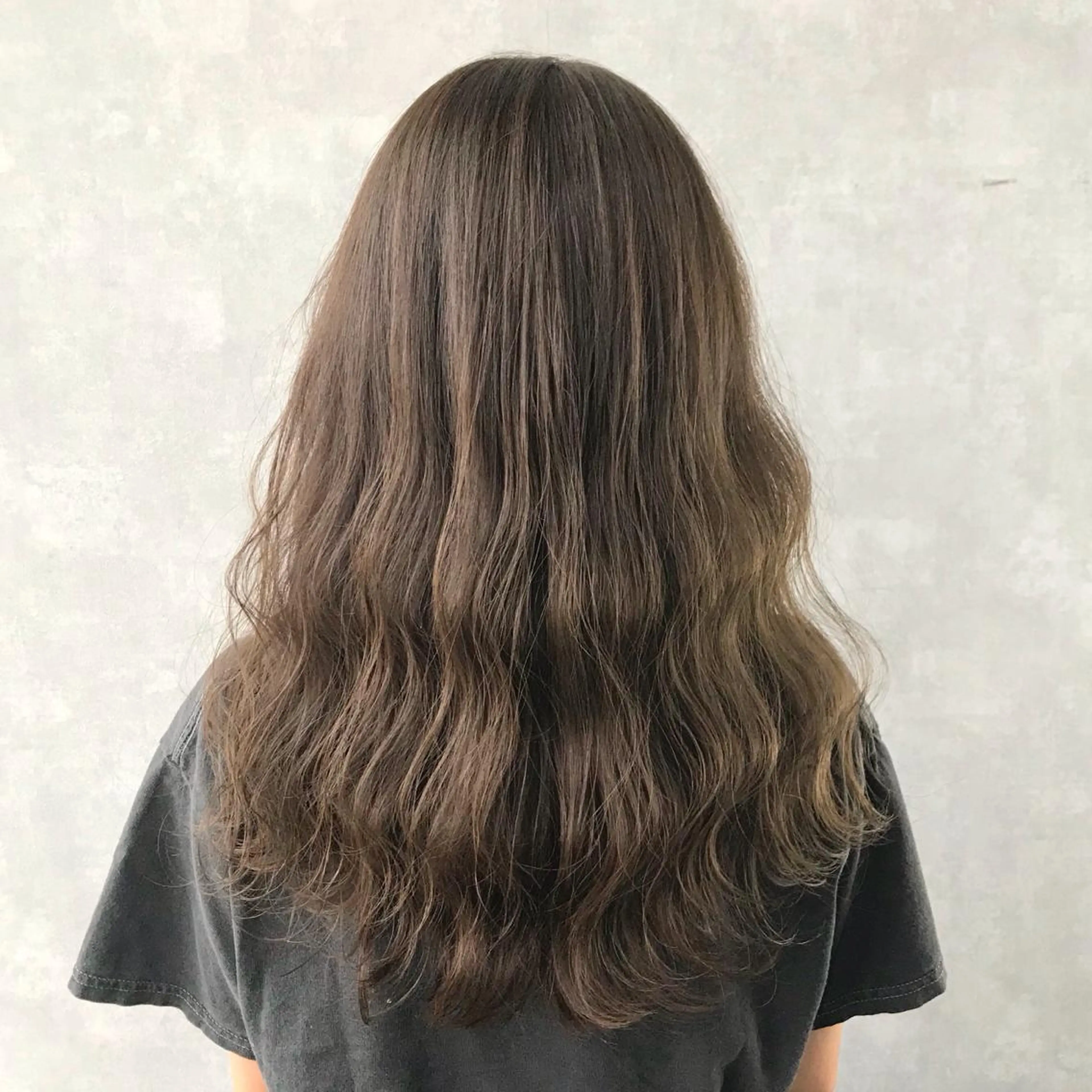 ロング カラー アディクシーカラー ブリーチ グレージュ ブリーチなしカラー ヨシンモリ K-POP好き美容師 🇰🇷Kai.Yのヘアスタイル