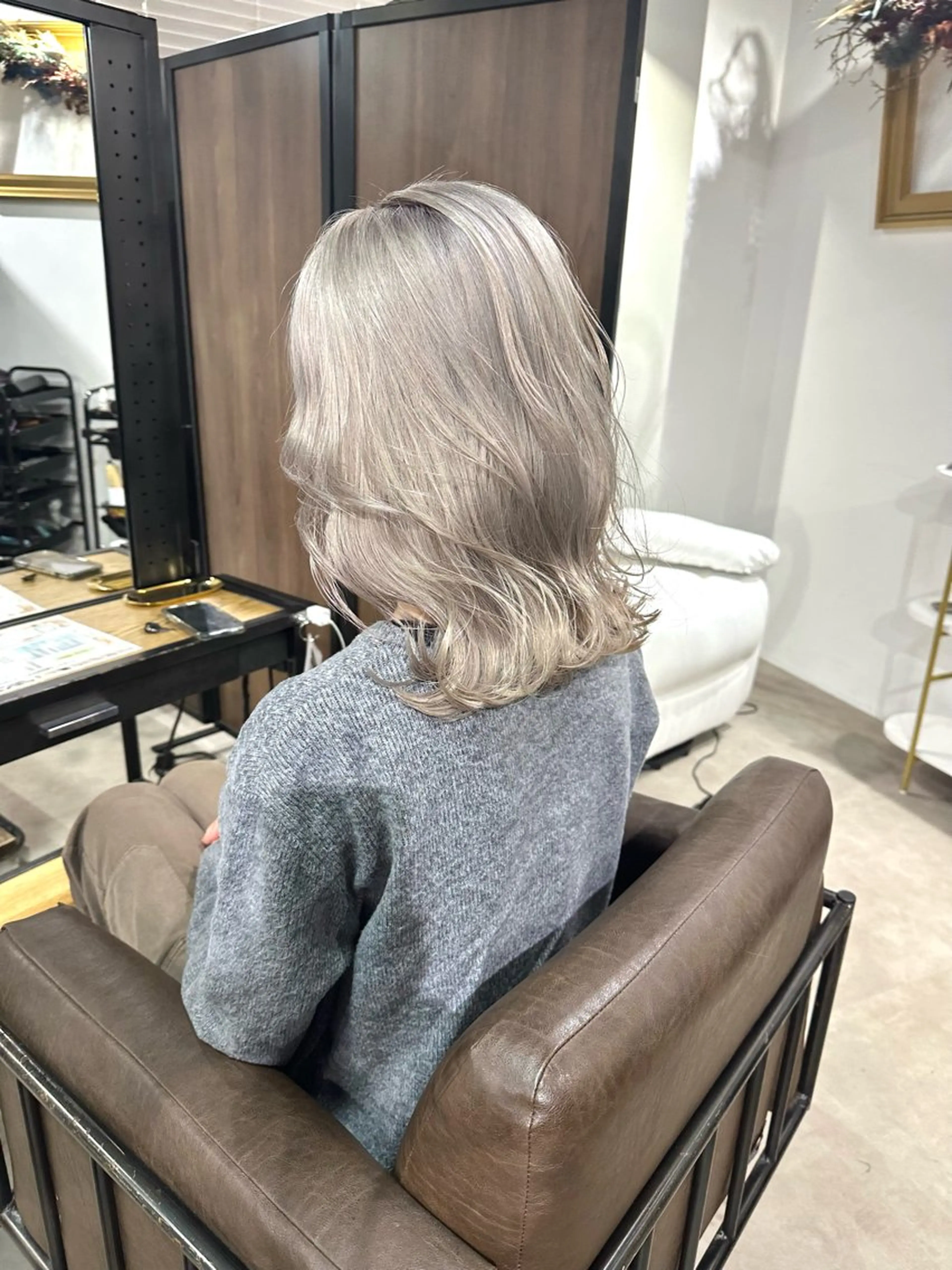 ミディアム カラー ベージュカラー グレージュ ラベンダーカラー ラベンダーグレージュ ラベンダーグレー ヘアカラー ARCANAブリーチ ダブルカラー🌟原宿のヘアスタイル