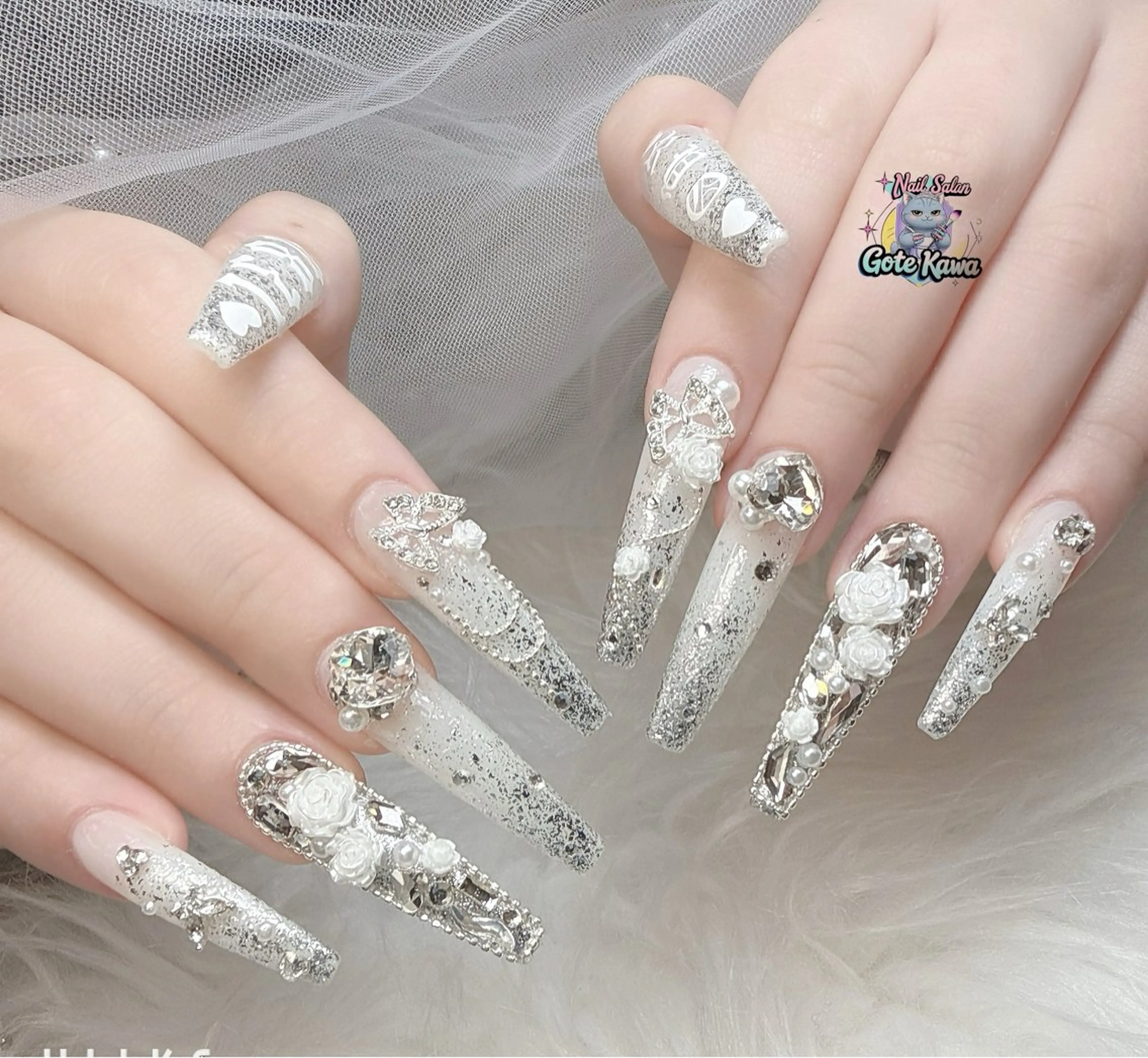 ネイル アートネイル グラデーション ハート キラキラネイル 持ち込み Gote Kawa nail salonのネイルデザイン