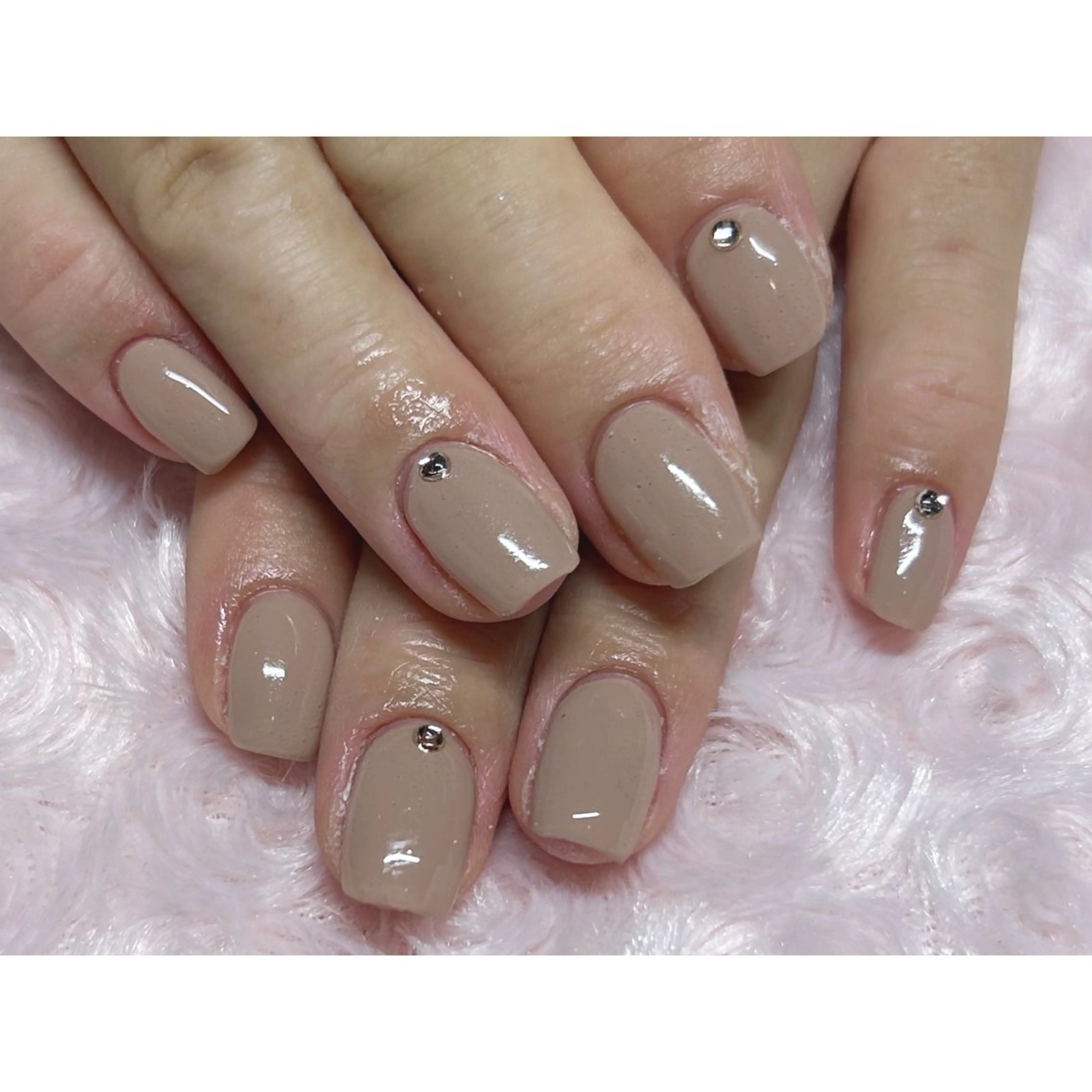 ネイル ストーンネイル ハンドネイル 横浜駅東口 🐬🫧 ｵｰﾀのネイルデザイン