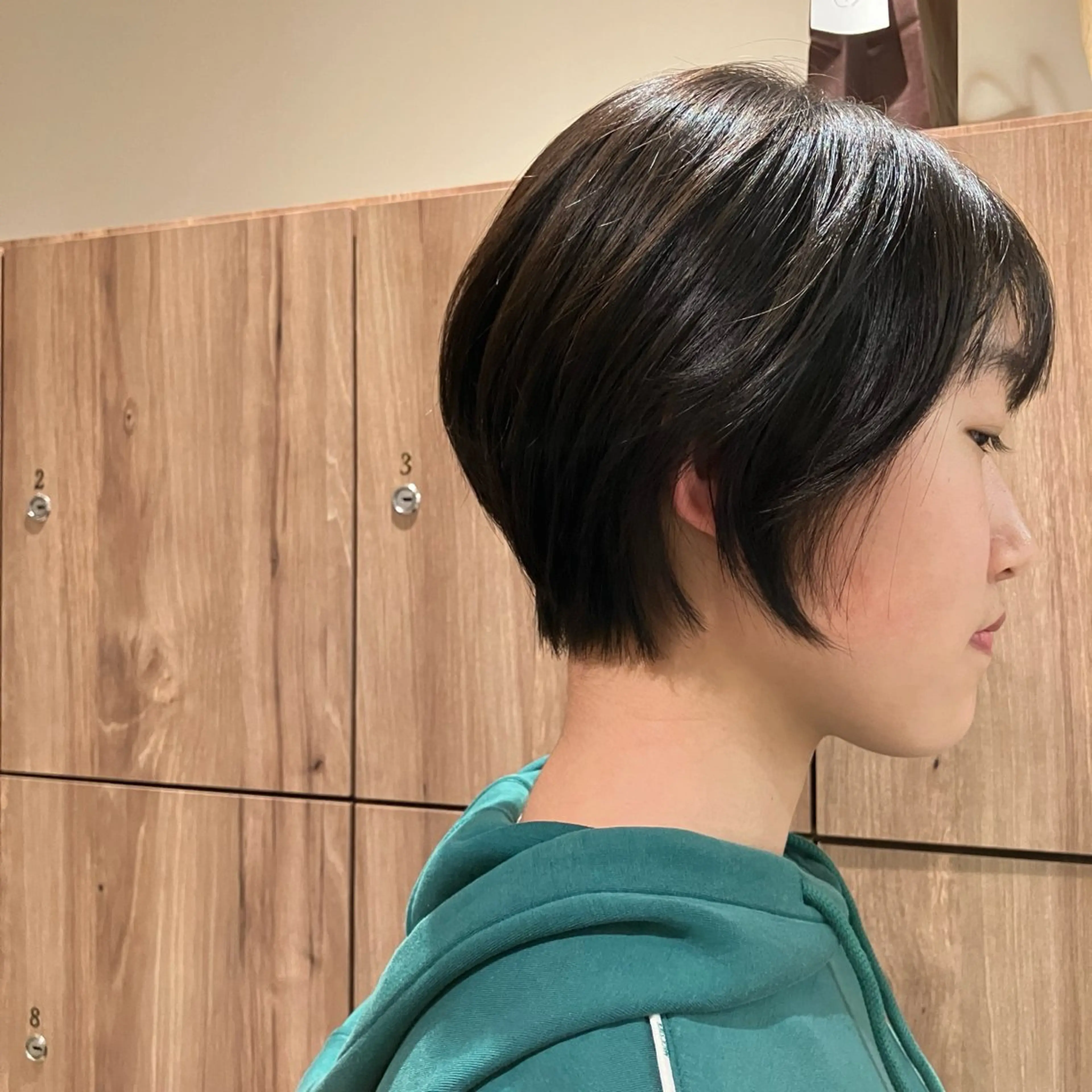 ショート レイヤー/ブリ ーチ/ 岡本美優のヘアスタイル