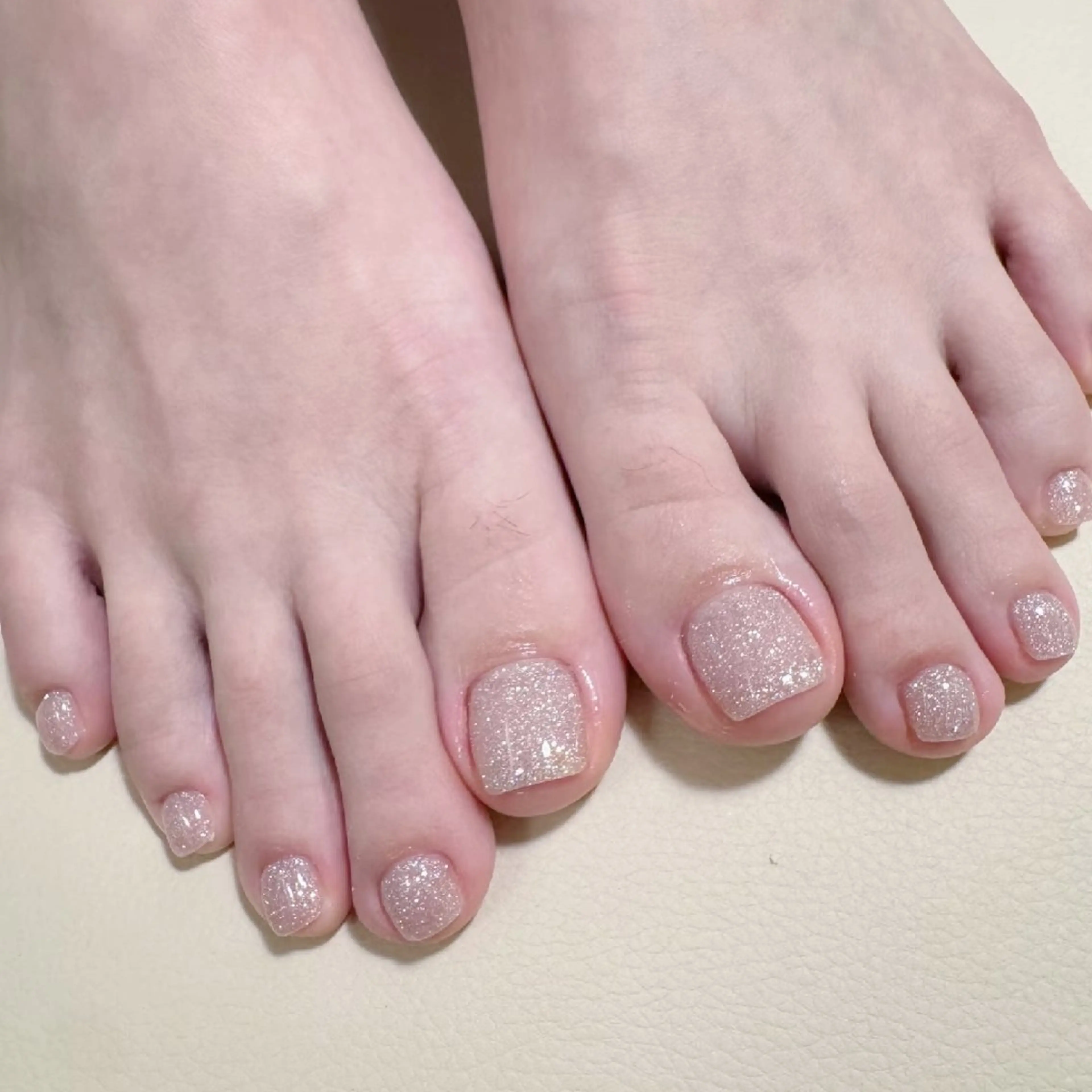 ネイル チークネイル フレンチネイル ジェルネイル ガーリー キラキラネイル フットネイル UM Nail Salonのネイルデザイン