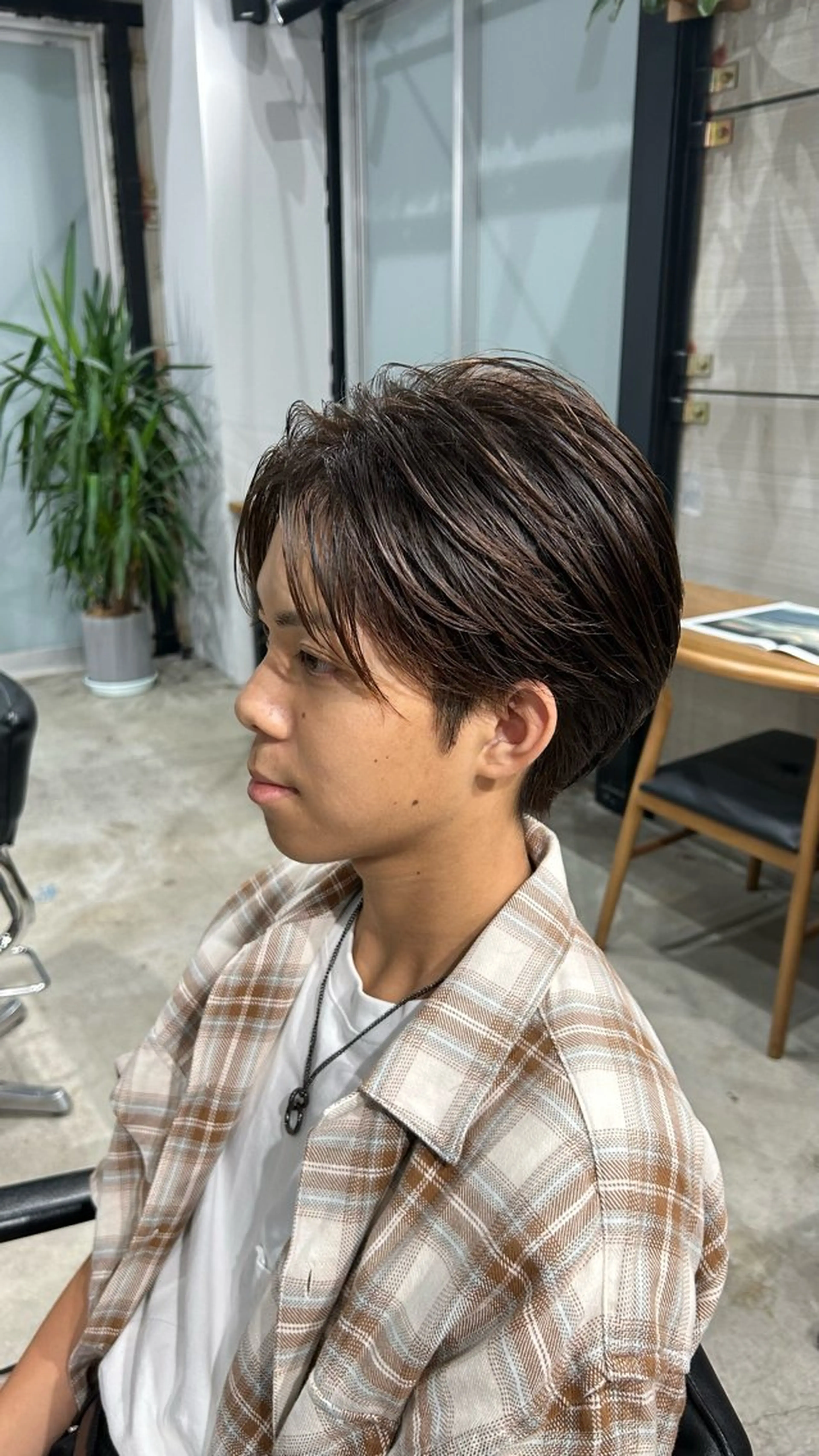 ショート カラー メンズ メンズブリーチ ビジネス ダウンパーマ フェードカット フェザーパーマ ナチュラルカラー リタッチ あんりのヘアスタイル