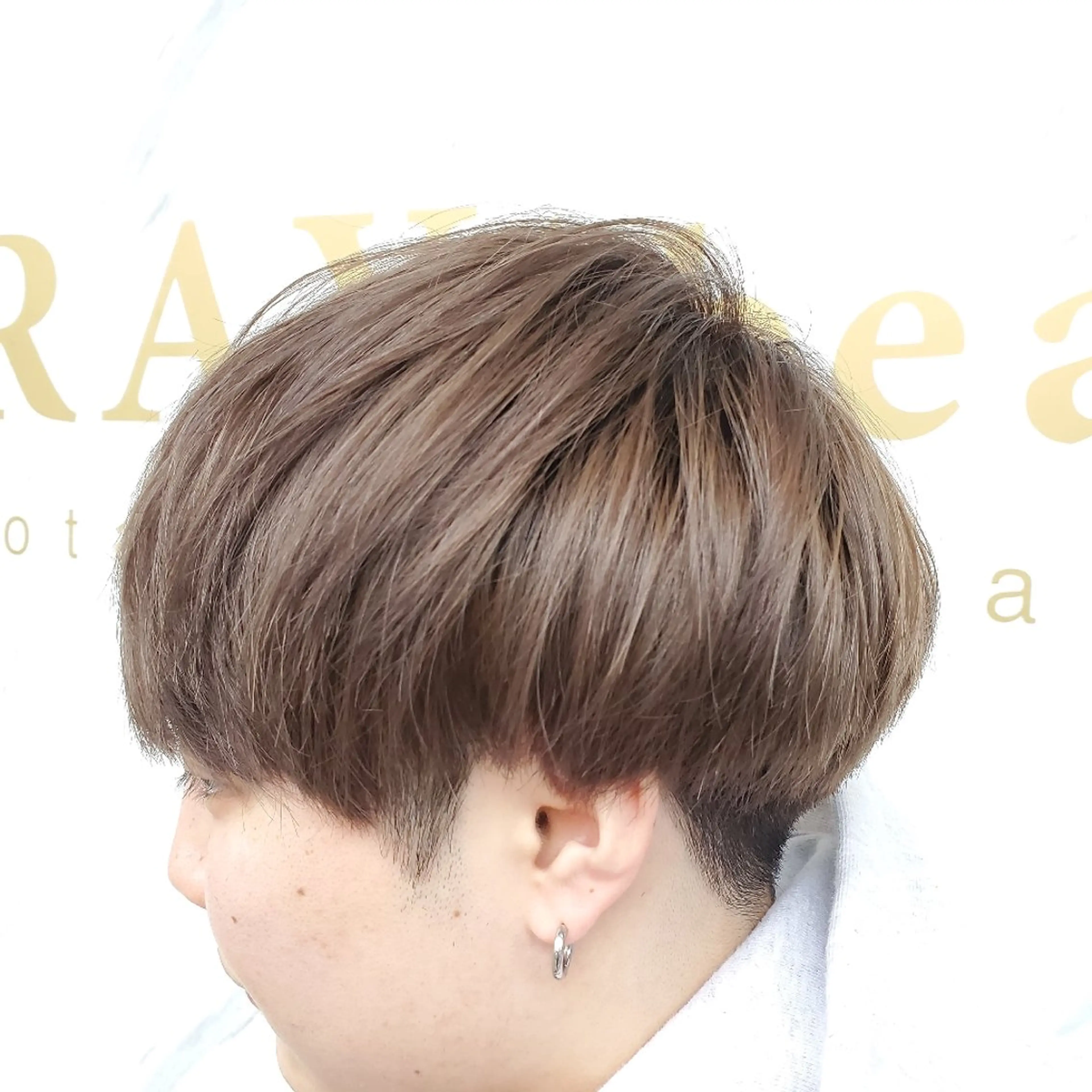 カラー ショート アディクシーカラー ブリーチ グレージュ カット ヘアカラー 浦川 敬太のヘアスタイル