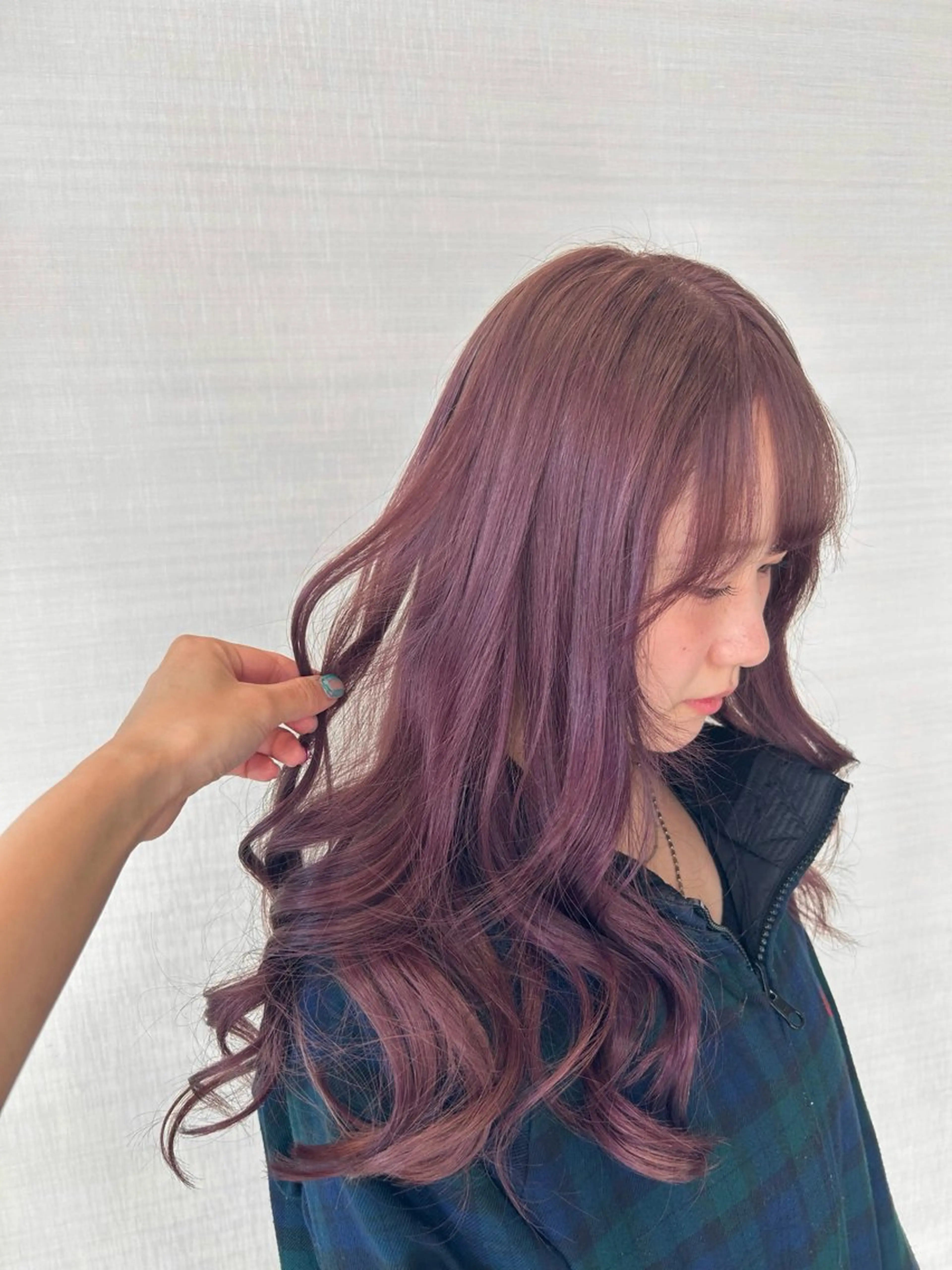 ロング カラー ブリーチ ピンクカラー 大城 かえでのヘアスタイル