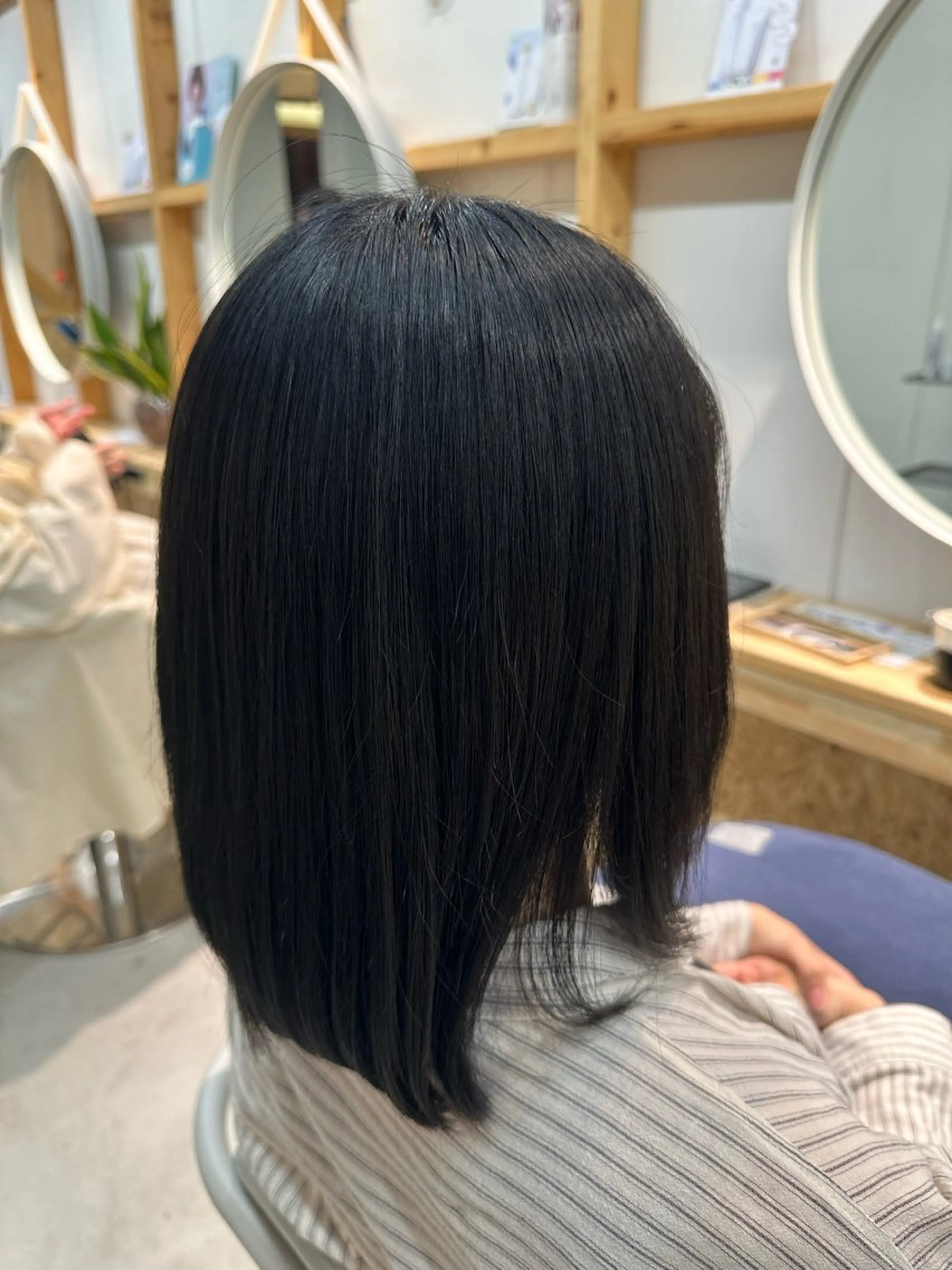 ミディアム カラー 黒髪 ナチュラルブラック ヘアカラー 松本 莉央のヘアスタイル