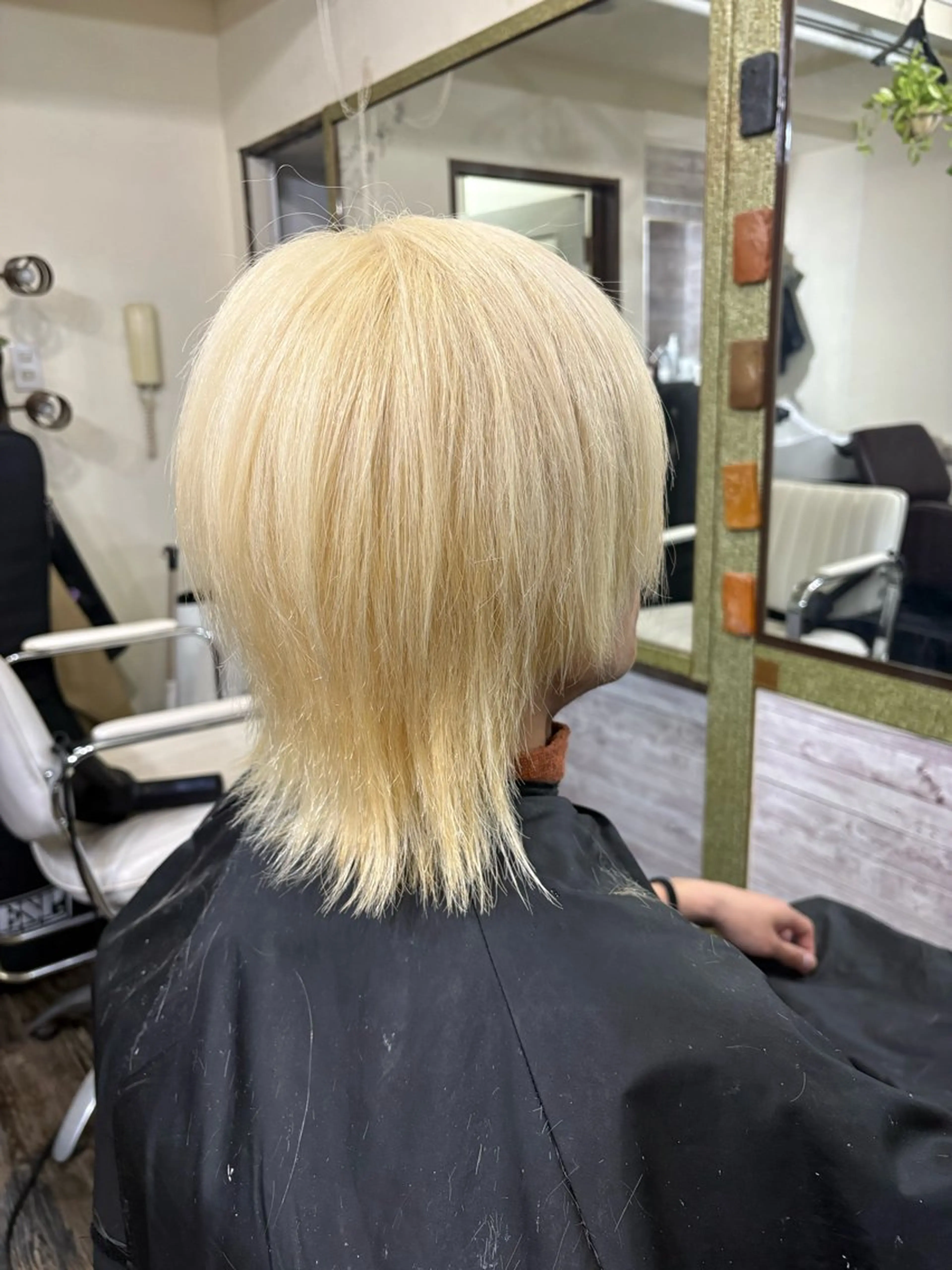 ショート ヘアカラー 渡辺 健太のヘアスタイル