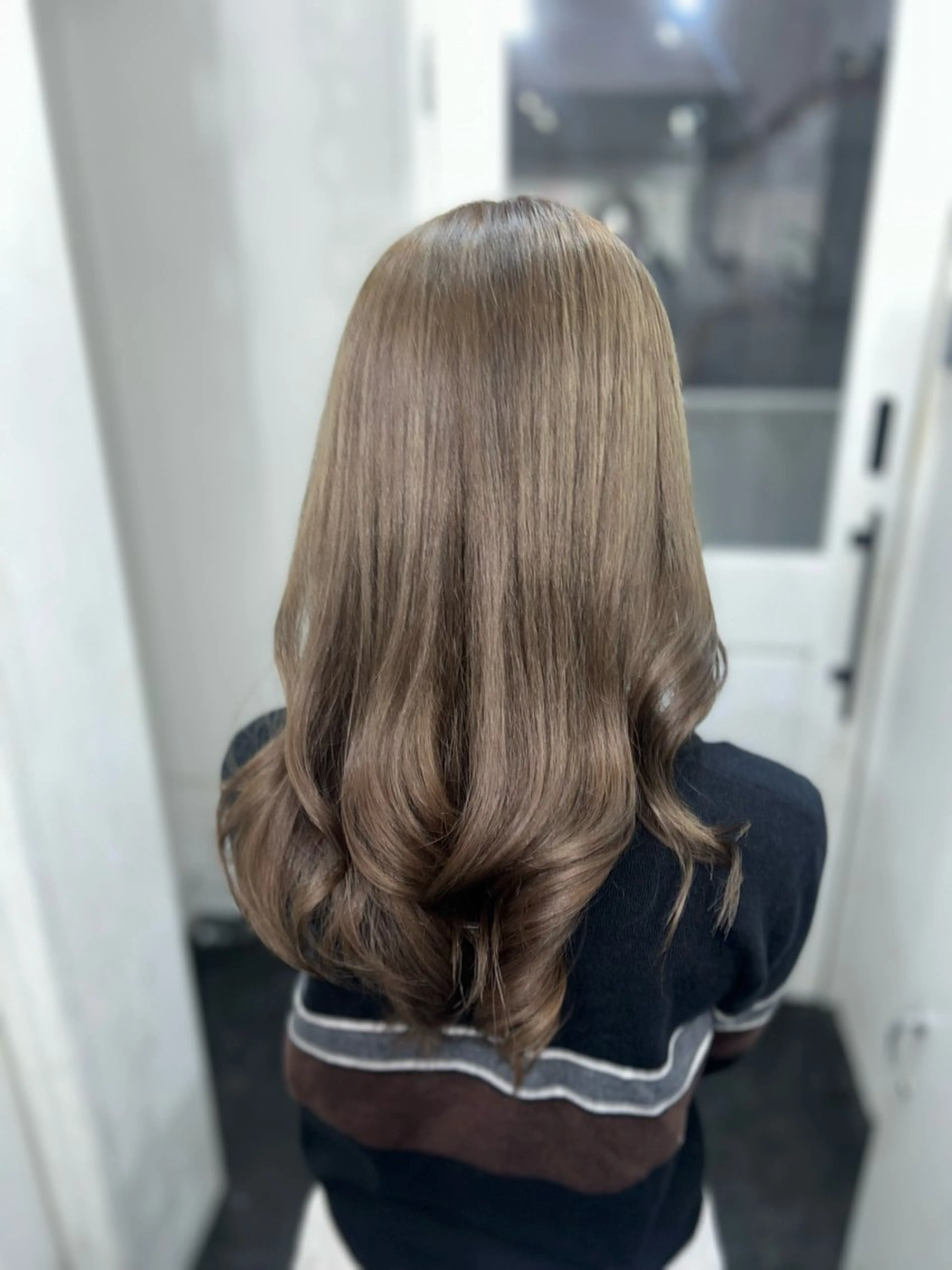 セミロング ヘアカラー 🪼モモカ/デザイン ハイトーンカラー🪼のヘアスタイル