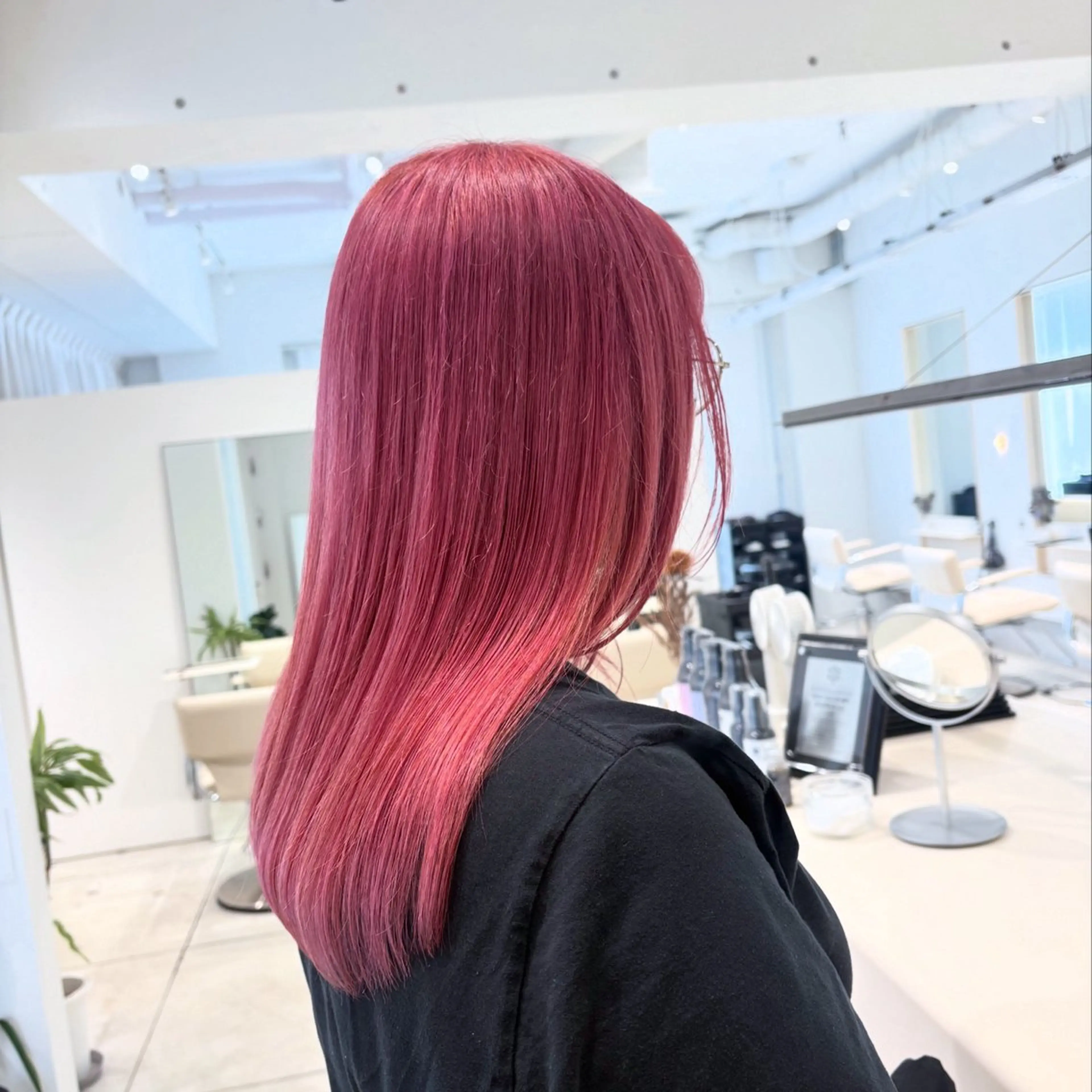 ミディアム カラー ベージュカラー ブリーチ 透明感カラー ピンクカラー ピンクベージュ ヘアカラー トリートメント ヘッドスパ カジュアルを女っぽく 𝗮𝘆𝗮𝗰𝗼のヘアスタイル