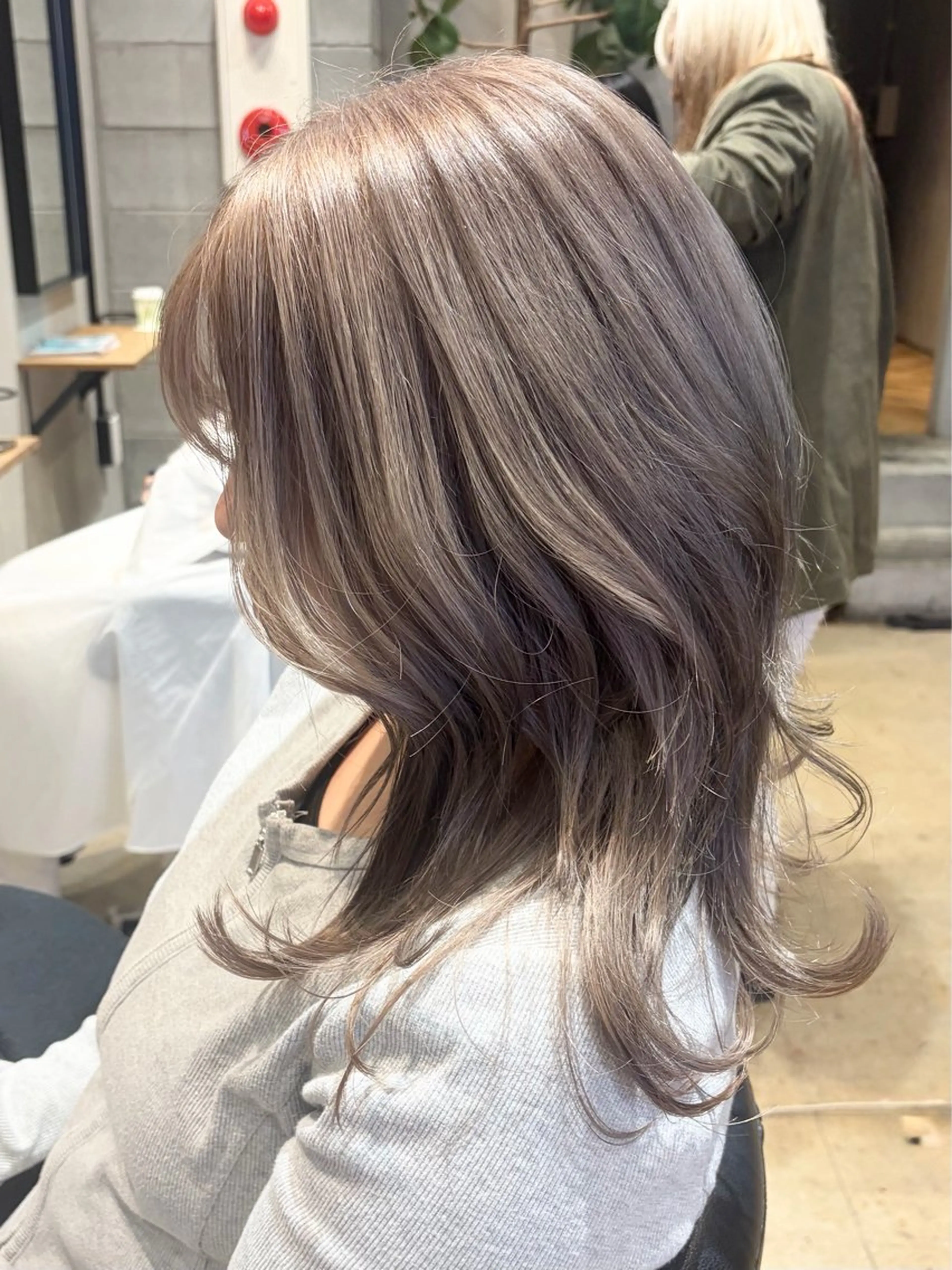 ミディアム カラー シルバー カット ヘアカラー トリートメント みわ/博多 ブリーチ/メンズヘアのヘアスタイル