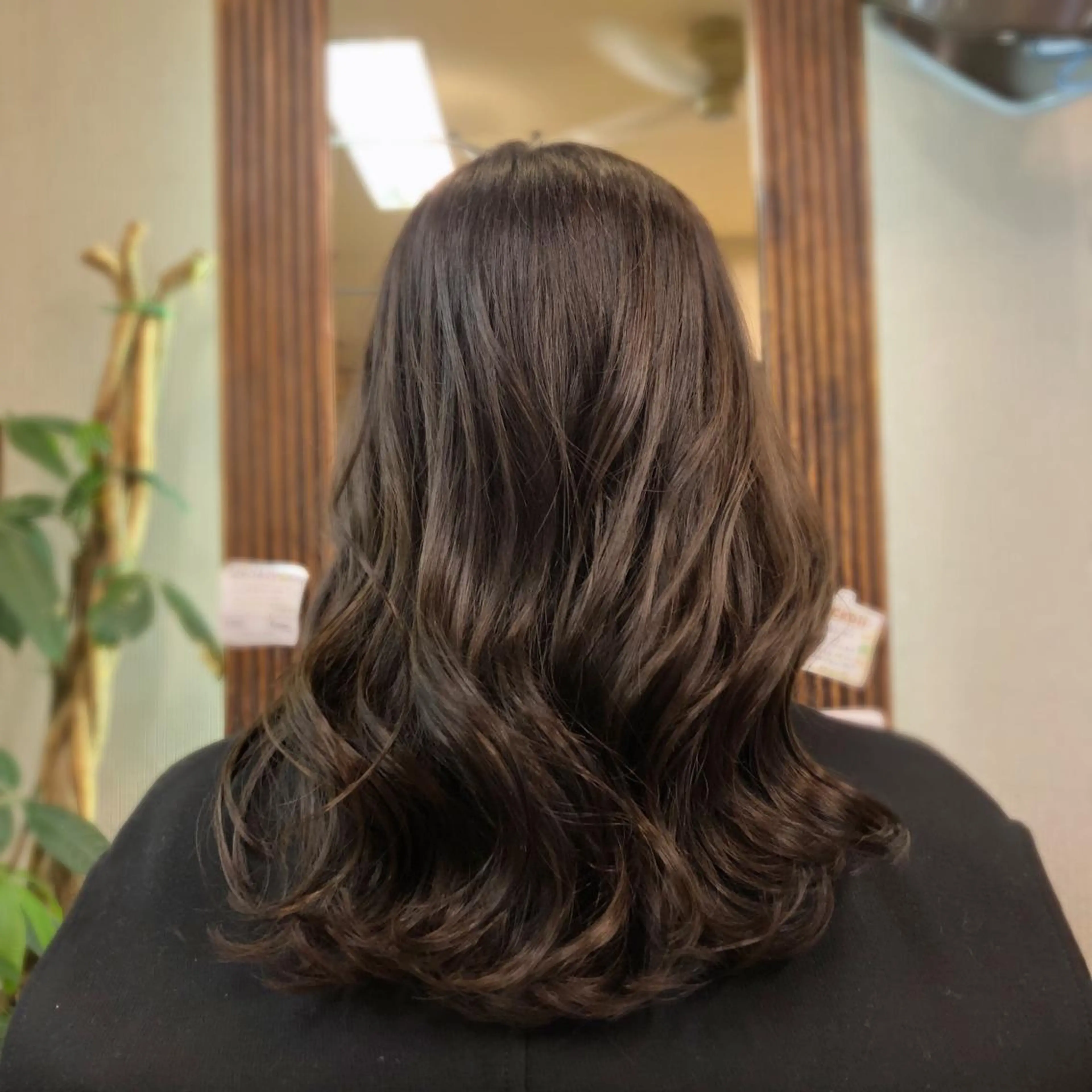 セミロング カラー 山崎 絵莉香のヘアスタイル