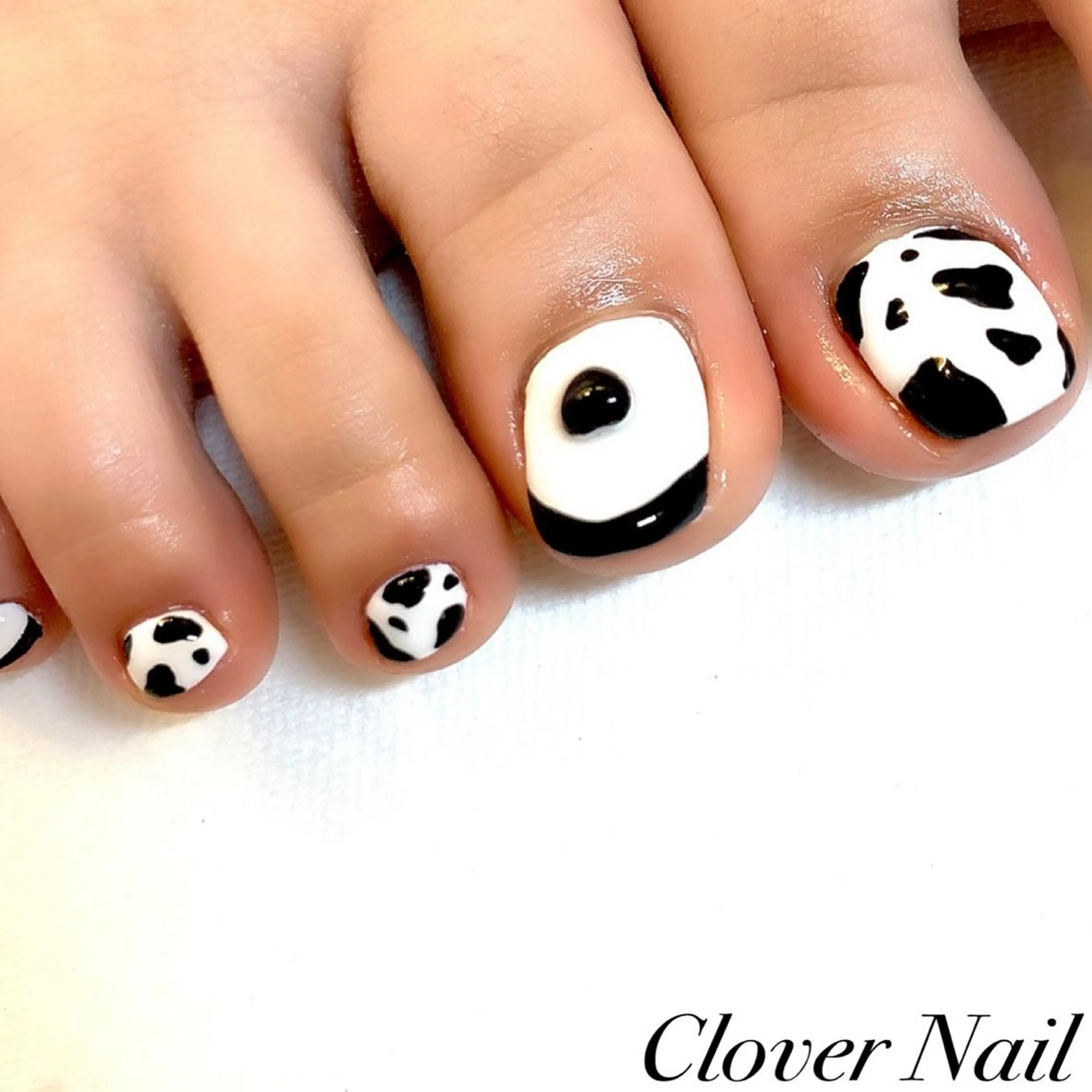 ネイル フットネイル ジェルネイル マグネットネイル ニュアンスネイル パラジェル フットネイル clover nailのネイルデザイン