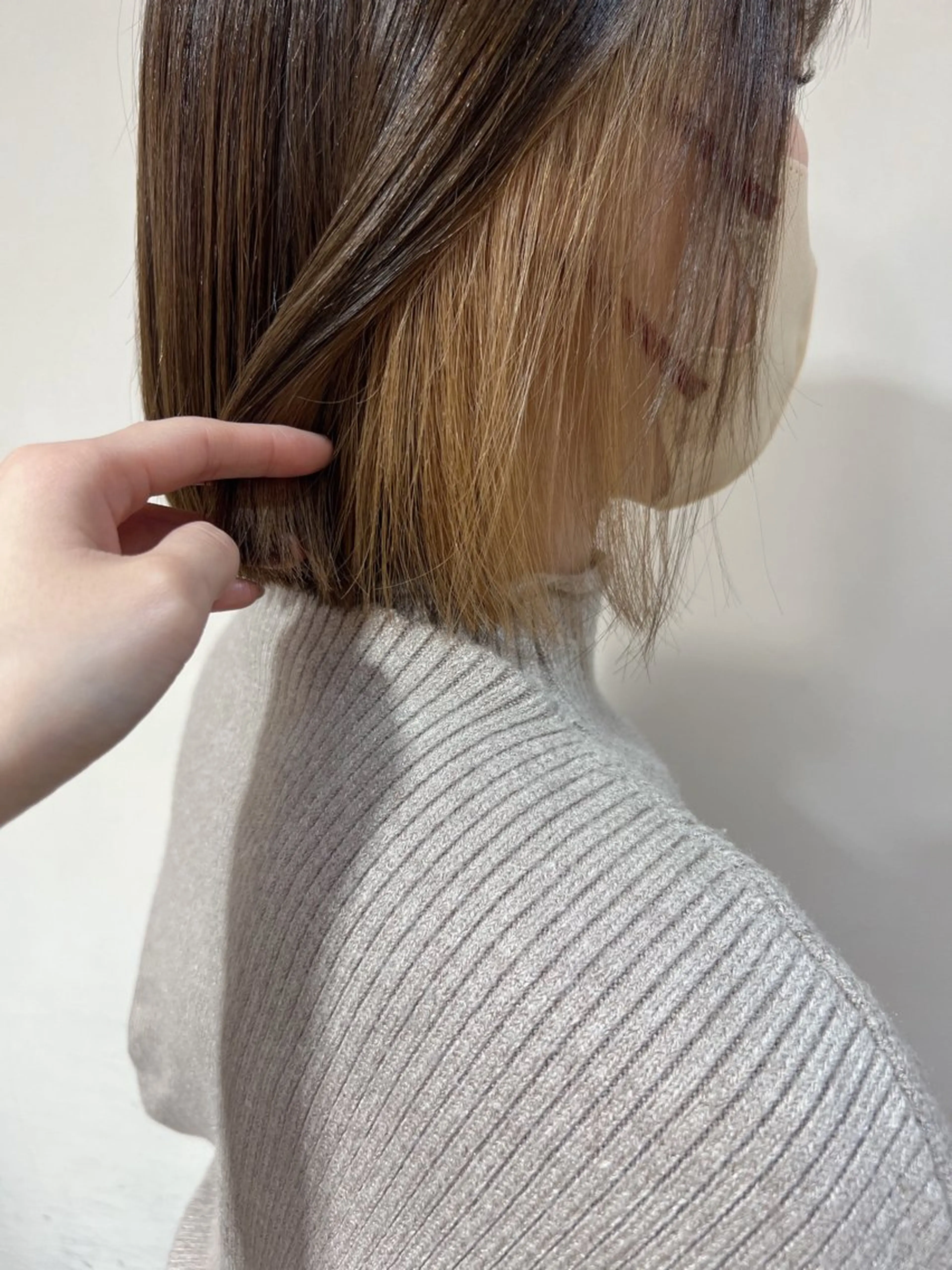 ショート カラー ベージュカラー ブリーチ デザインカラー イヤリングカラー ハイライトカラー カット ヘアカラー トリートメント KANA/ボブ/ インナーカラー/艶髪のヘアスタイル