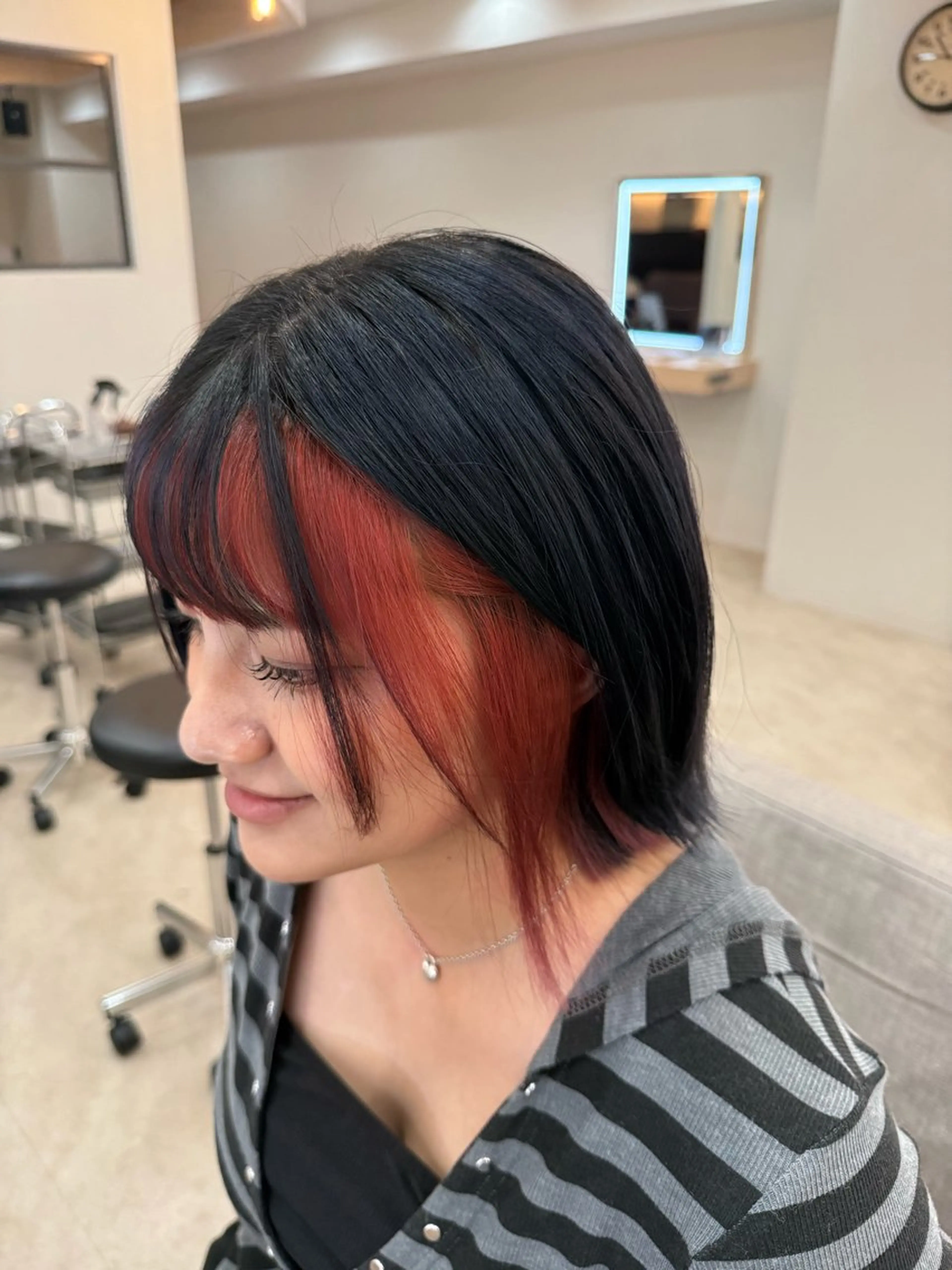 セミロング カラー ブリーチ デザインカラー インナーカラー ヘアカラー 森永 秀斗のヘアスタイル