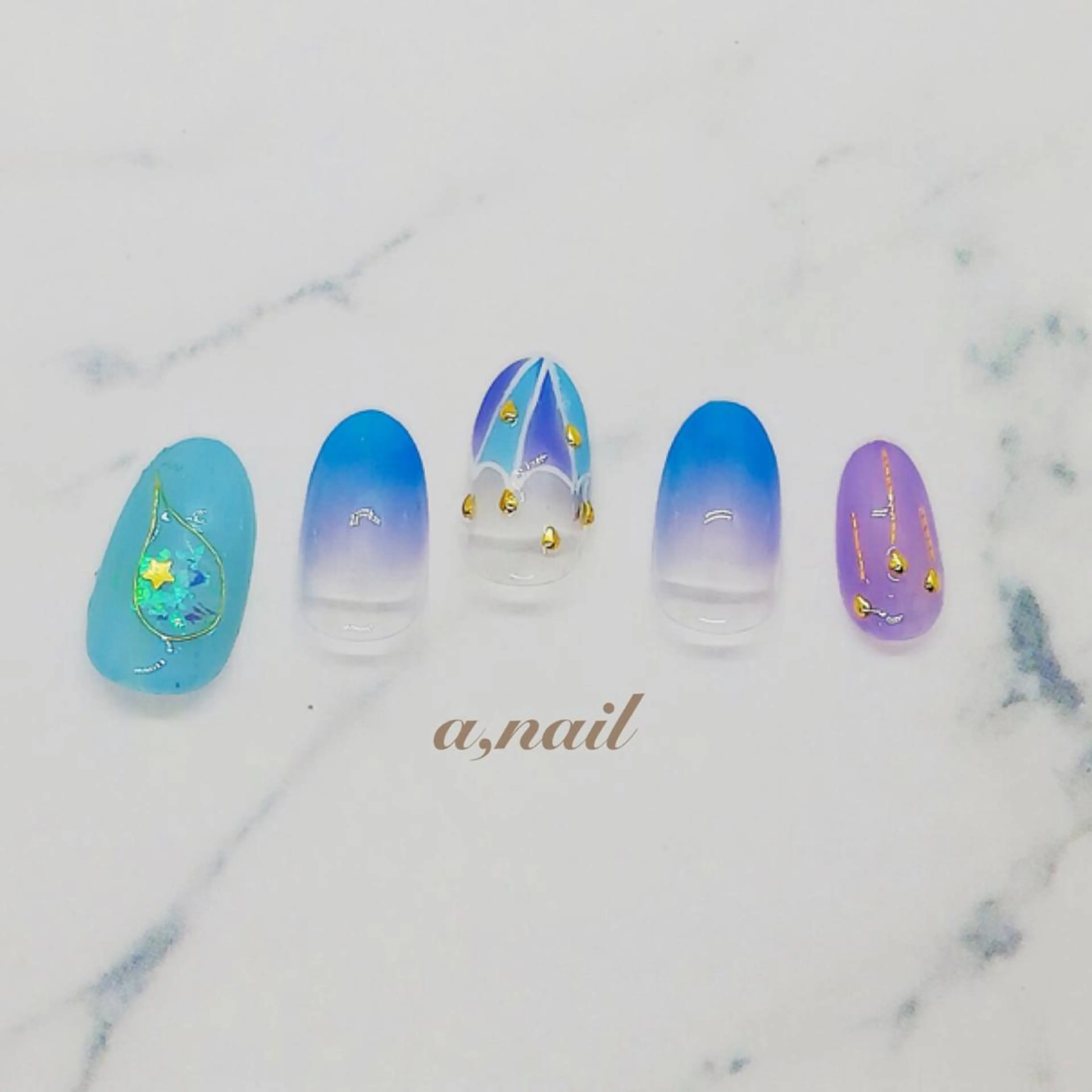 ネイル フットネイル ラメ(グリッター) ニュアンスネイル オフィスネイル ワンカラーネイル ハンドネイル ネイルサロン エーネイルのネイルデザイン