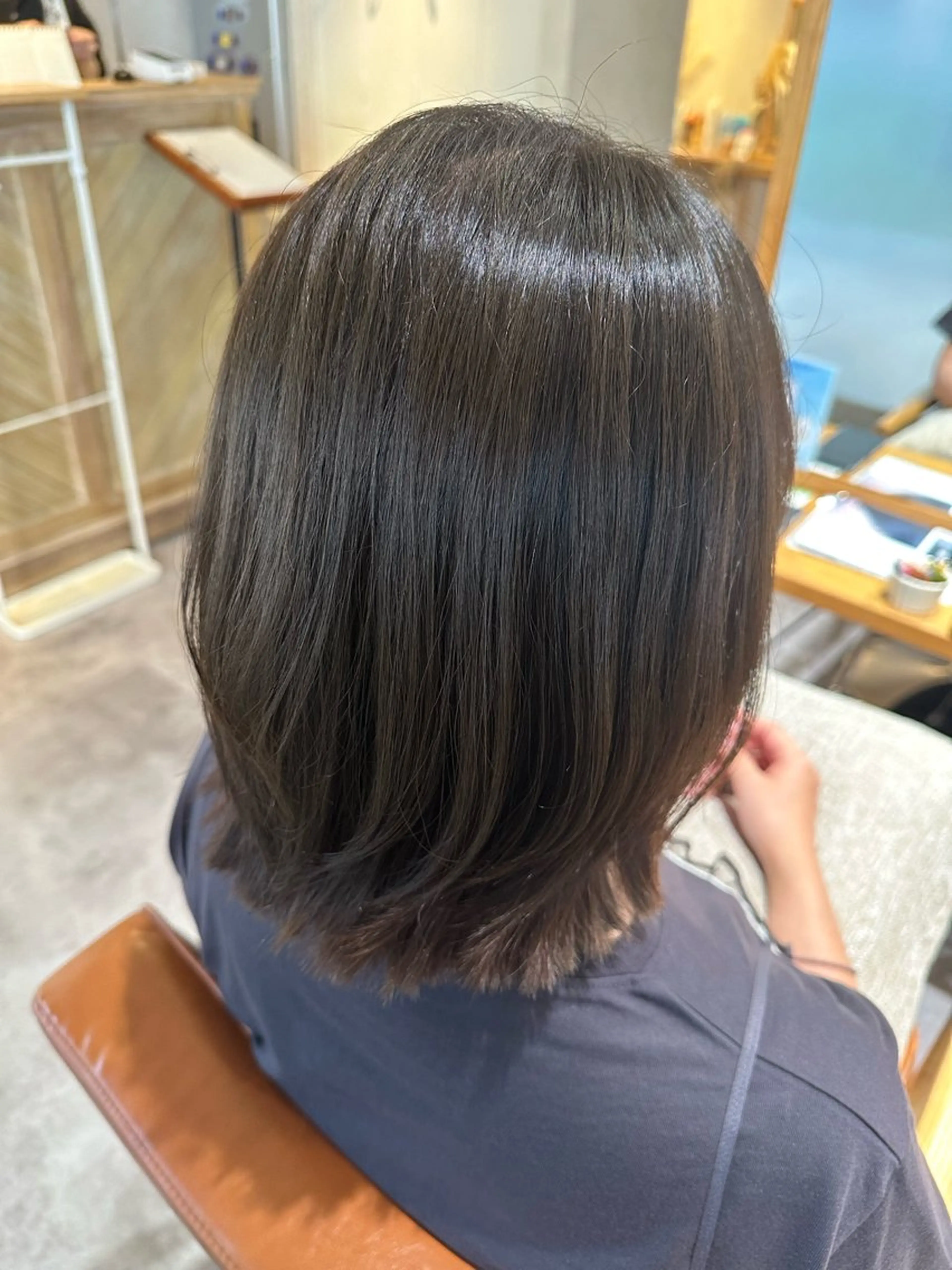 セミロング カラー アディクシーカラー 透明感カラー エドルカラー グレージュ オリーブグレージュ 阪本 愛実のヘアスタイル