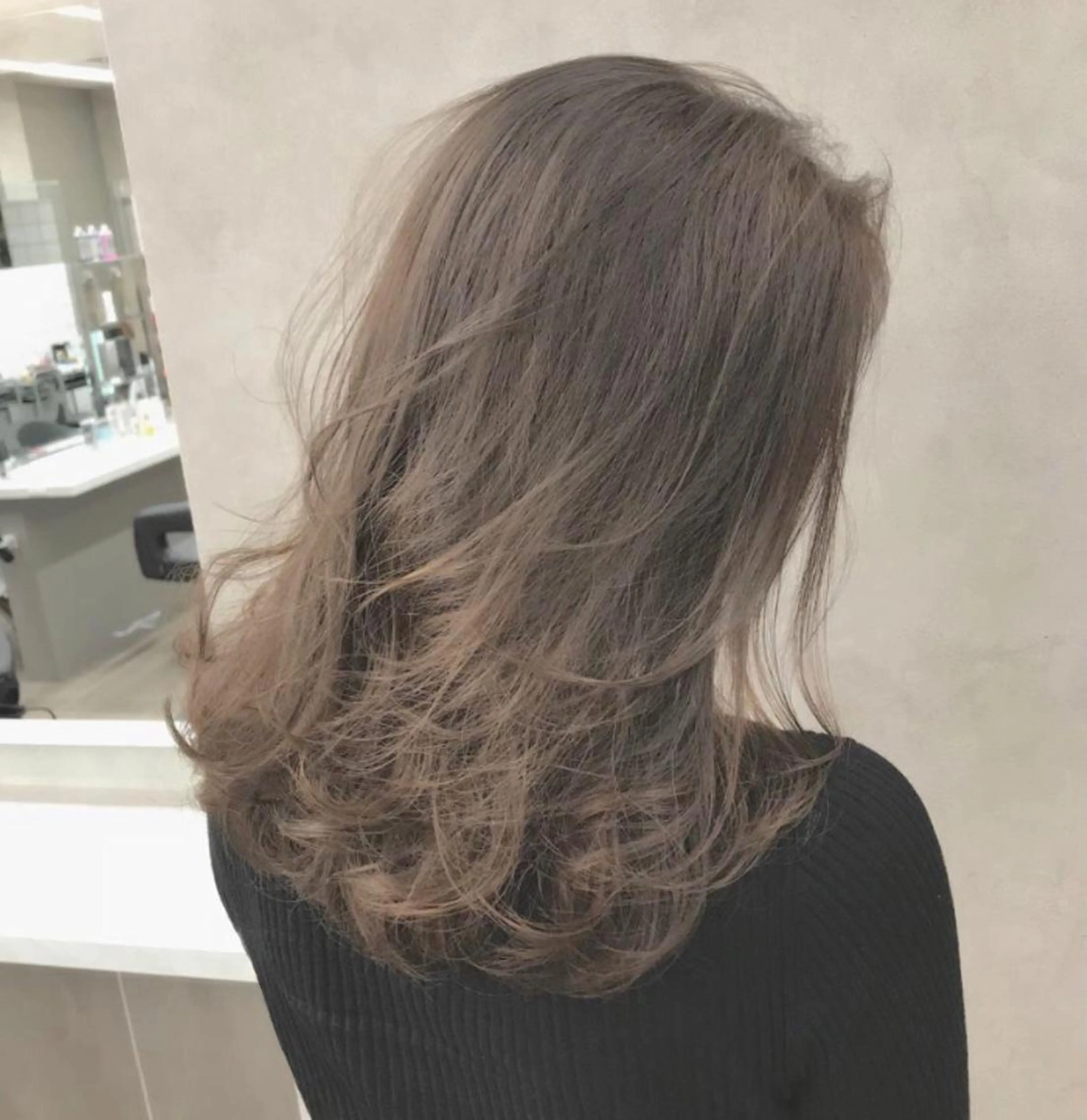 ミディアム カラー ベージュカラー ミルクティーベージュ 柔らかbeige モトキのヘアスタイル