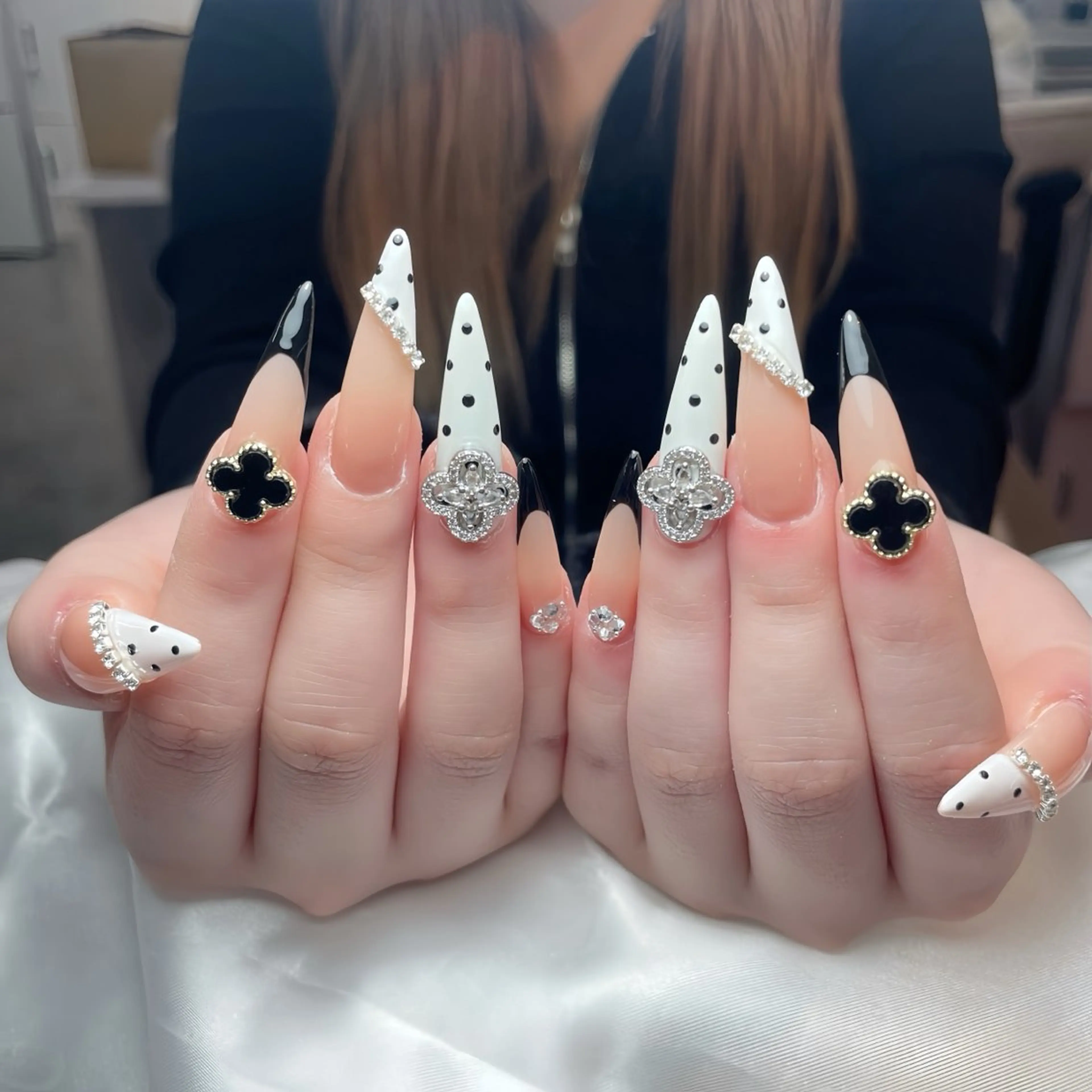 ネイル アートネイル チークネイル ジェルネイル ロングネイル マグネットネイル ハンドネイル Rin Nail 新大久保店のネイルデザイン