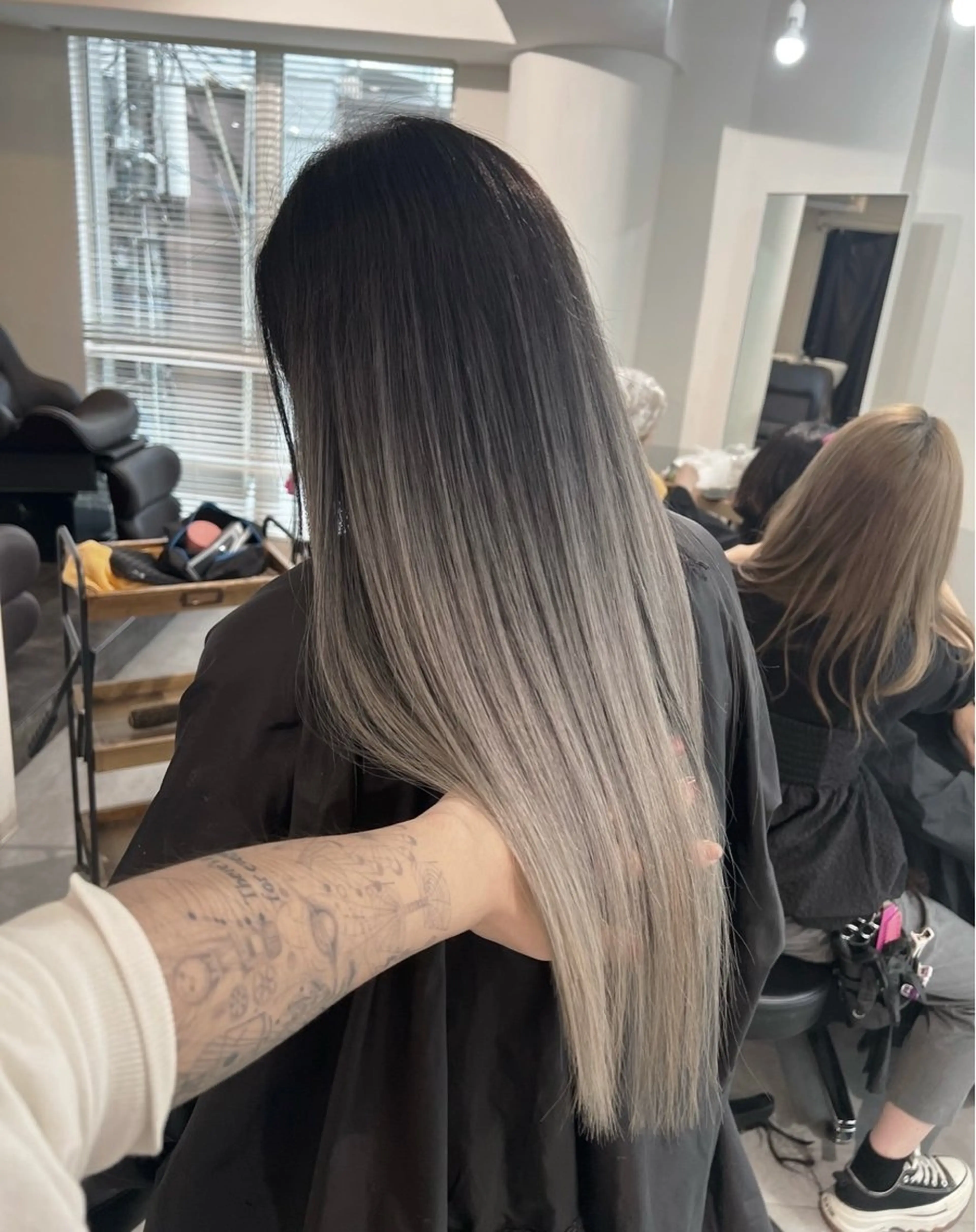 ロング カラー バレイヤージュ グレージュ レイヤーカット ヘアカラー トリートメント ROBIN所属・指名数No.1 /NAOYAのヘアスタイル