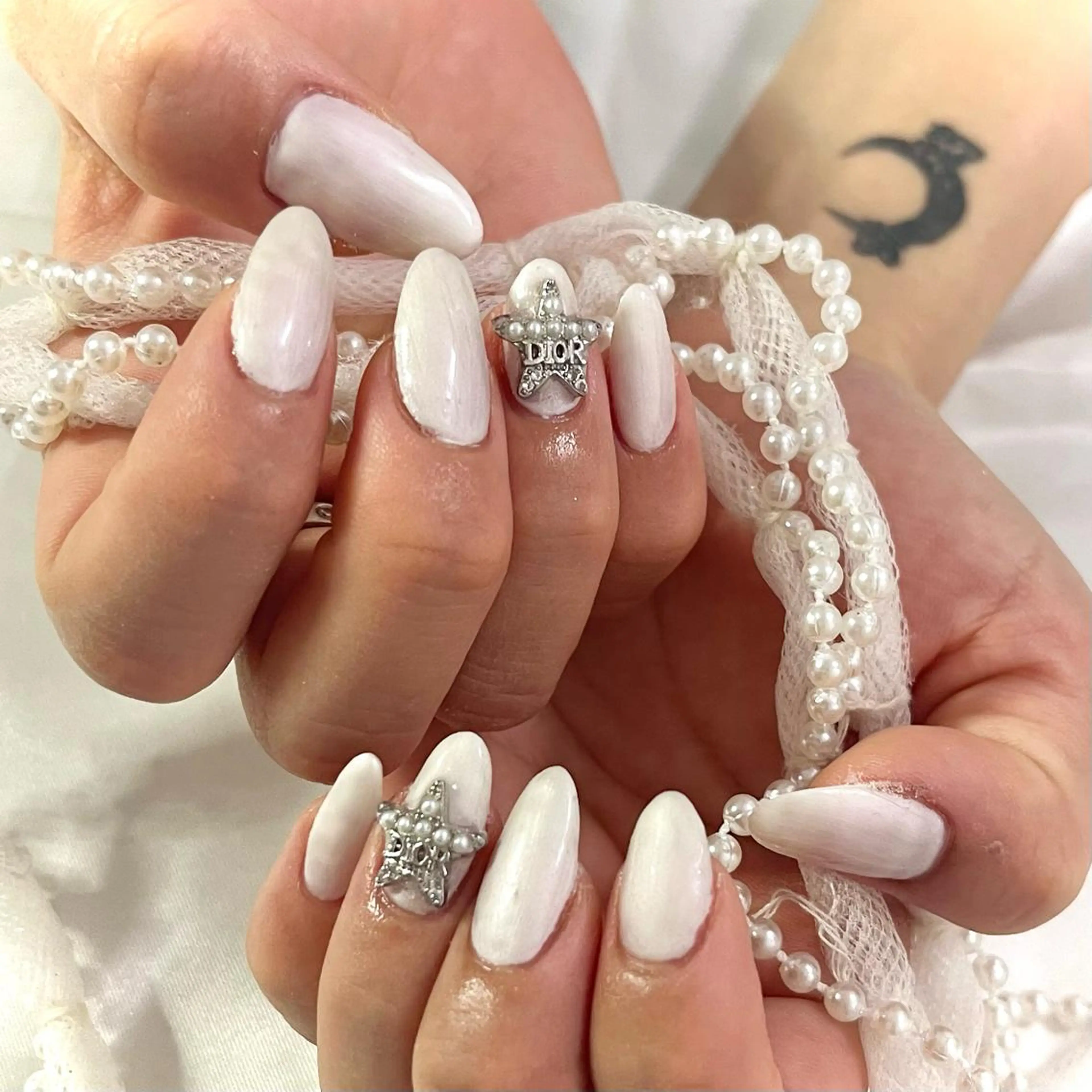 ネイル 韓国ネイル ワンカラーネイル シルバー ホワイト 韓国ネイル💠 Tomoのネイルデザイン